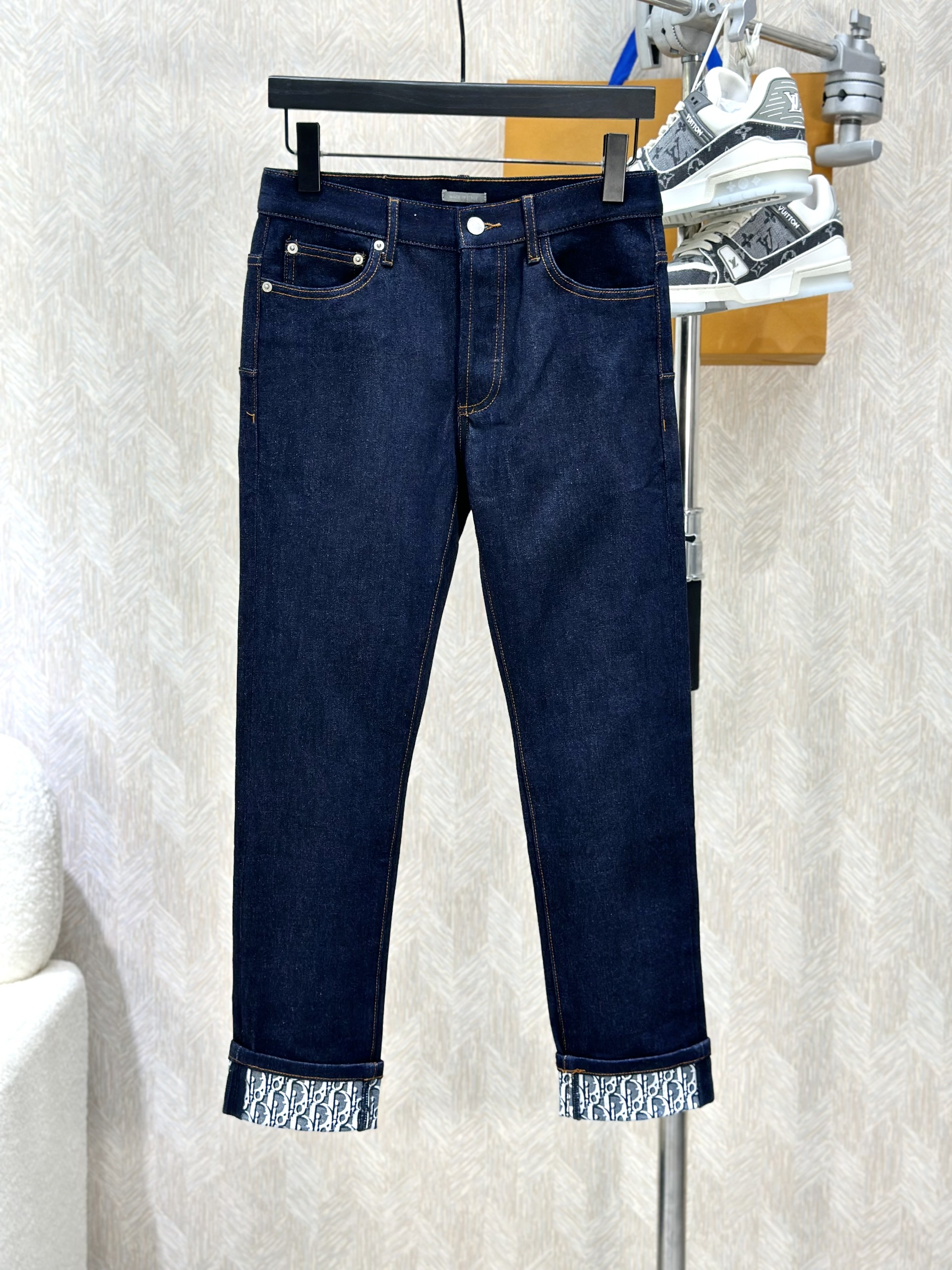 Quần Jean Dior CD Xanh than phối họa tiết gấu Trắng Xám túi da Cam sau Like Auth on web VTN