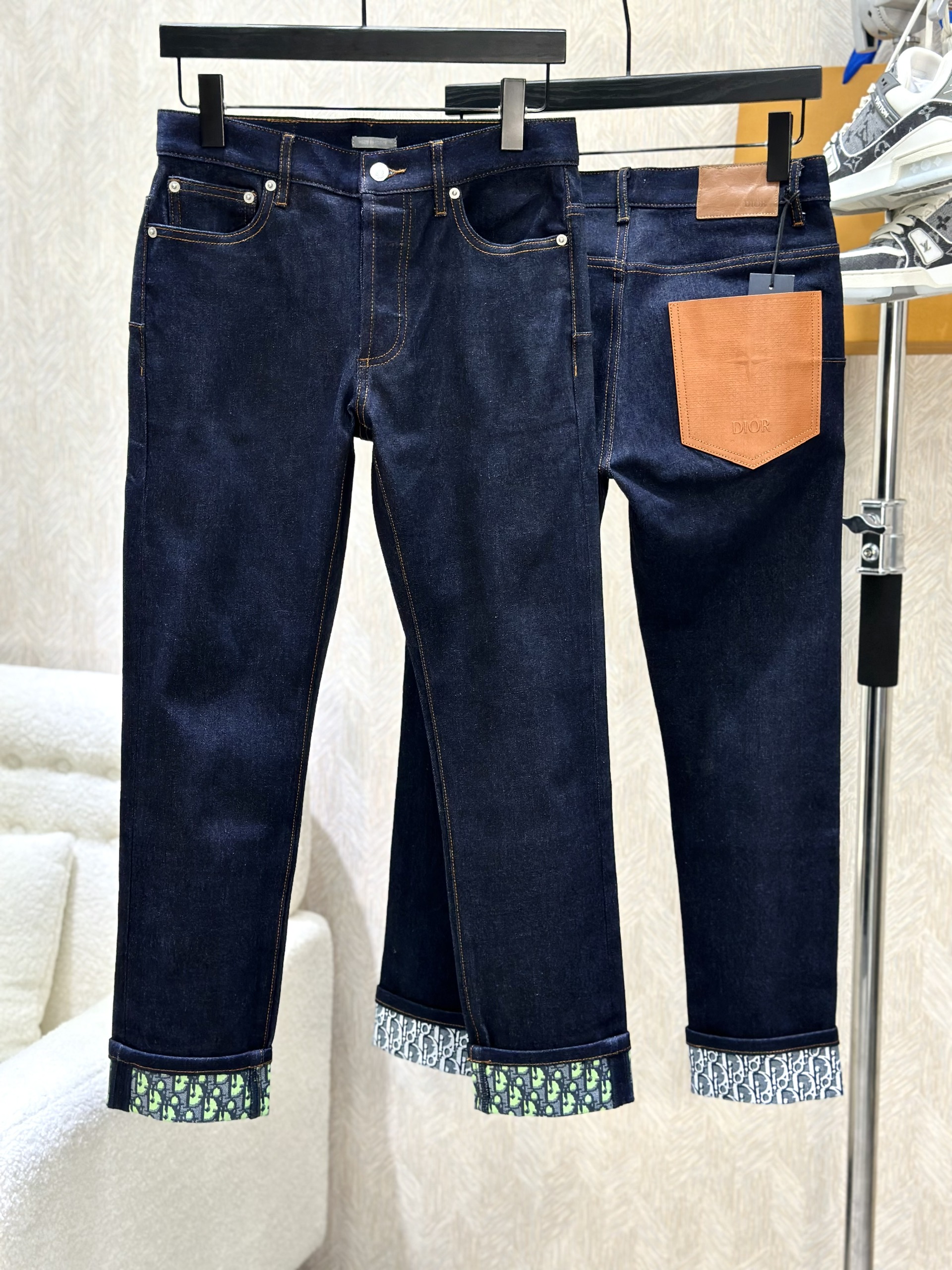 Quần Jean Dior CD Xanh than phối họa tiết gấu Trắng Xám túi da Cam sau Like Auth on web VTN