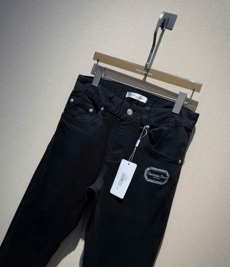 Quần jean Dior CD Đen logo vuông đùi phối họa tiết gấu Like Auth LK