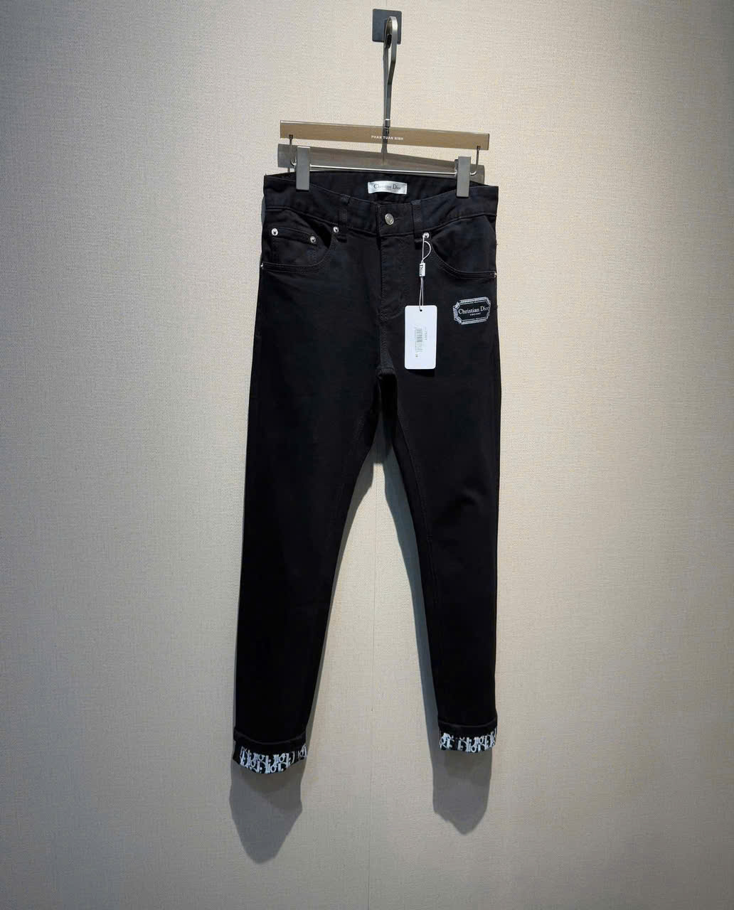 Quần jean Dior CD Đen logo vuông đùi phối họa tiết gấu Like Auth LK