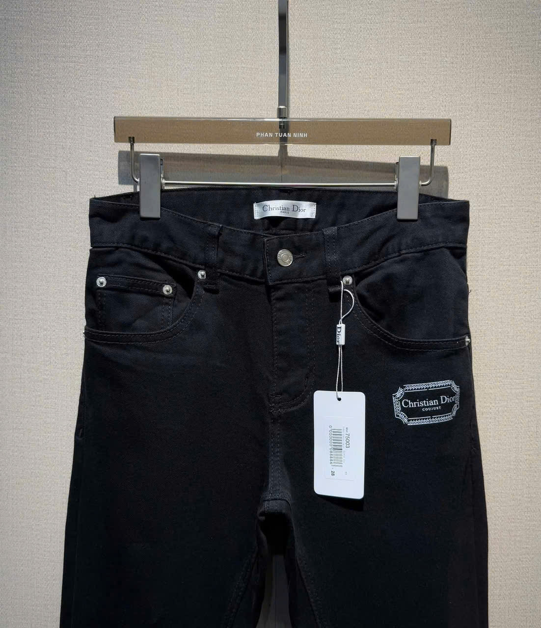 Quần jean Dior CD Đen logo vuông đùi phối họa tiết gấu Like Auth LK