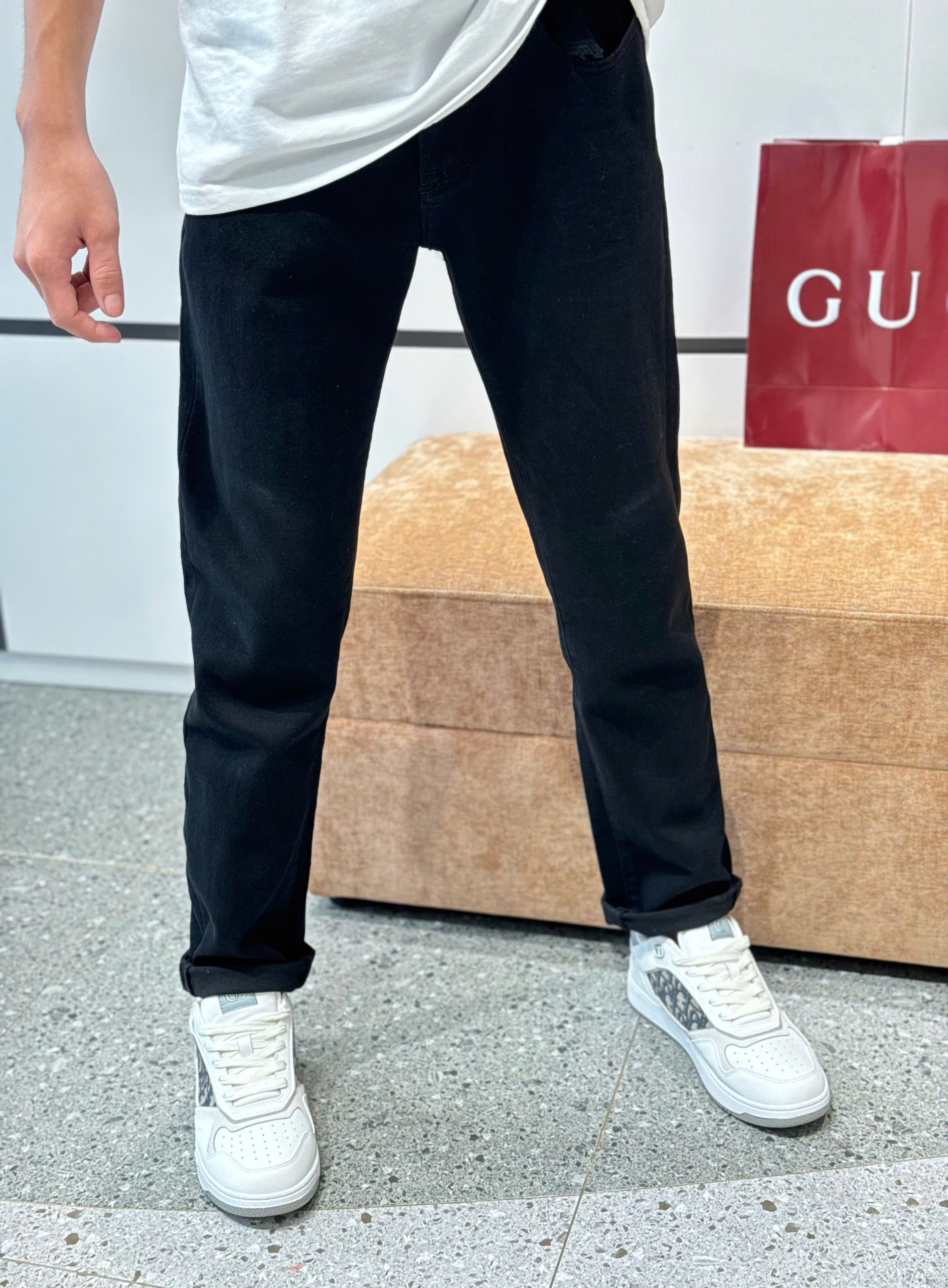 Quần jean Burberry BBR Đen trơn logo tag kim loại túi sau Like Auth DDT