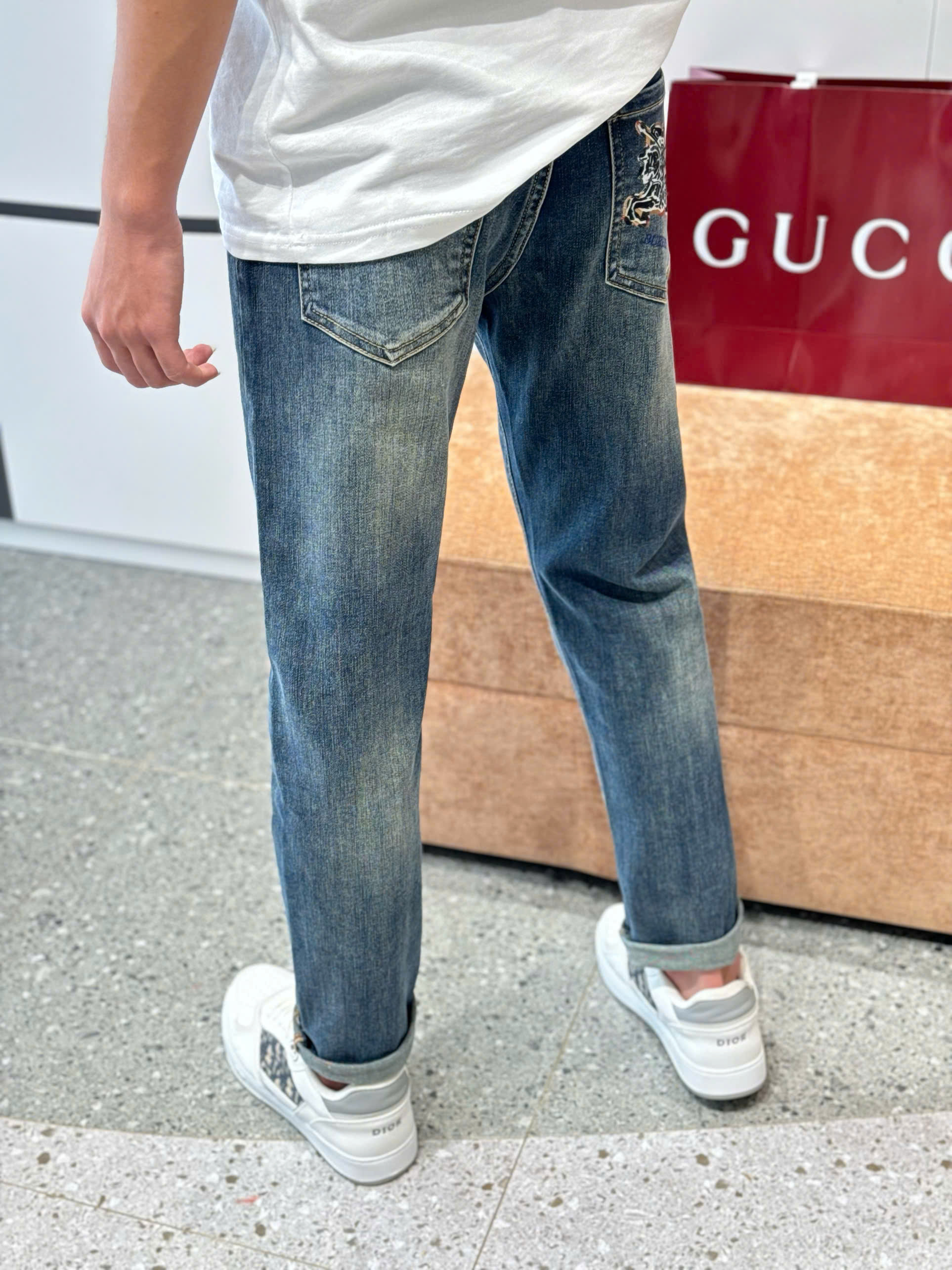 Quần jean Burberry BBR Xanh bạc logo ngựa kẻ sọc túi sau Like Auth DDT