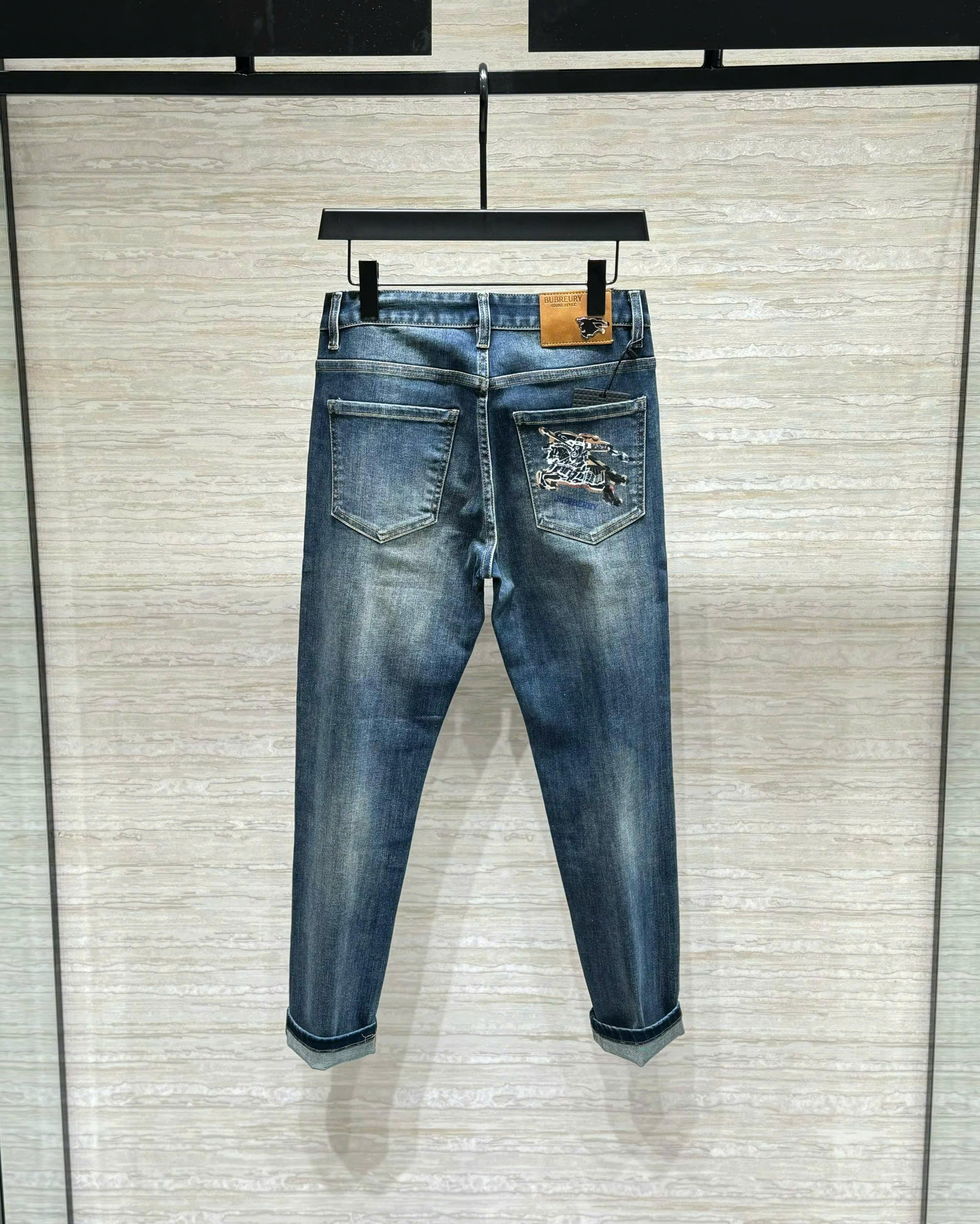 Quần jean Burberry BBR Xanh bạc logo ngựa kẻ sọc túi sau Like Auth DDT