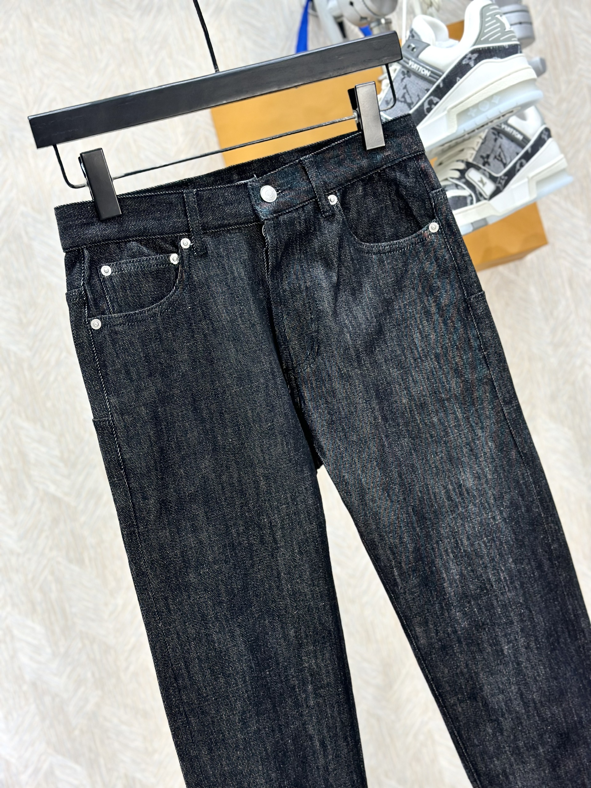 Quần Jean Dior CD Xám phối họa tiết gấu Trắng Xám Like Auth on web VTN