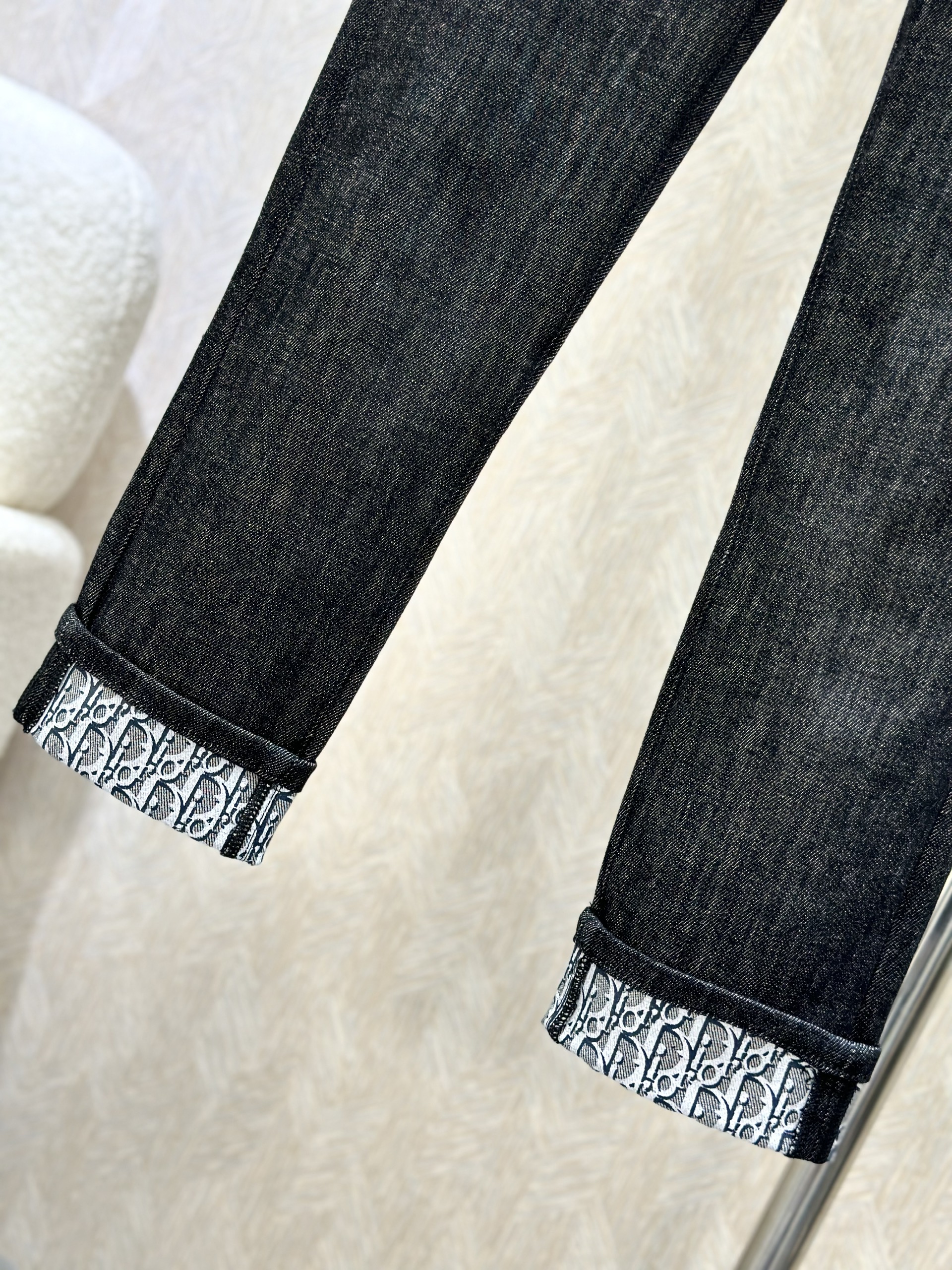 Quần Jean Dior CD Xám phối họa tiết gấu Trắng Xám Like Auth on web VTN