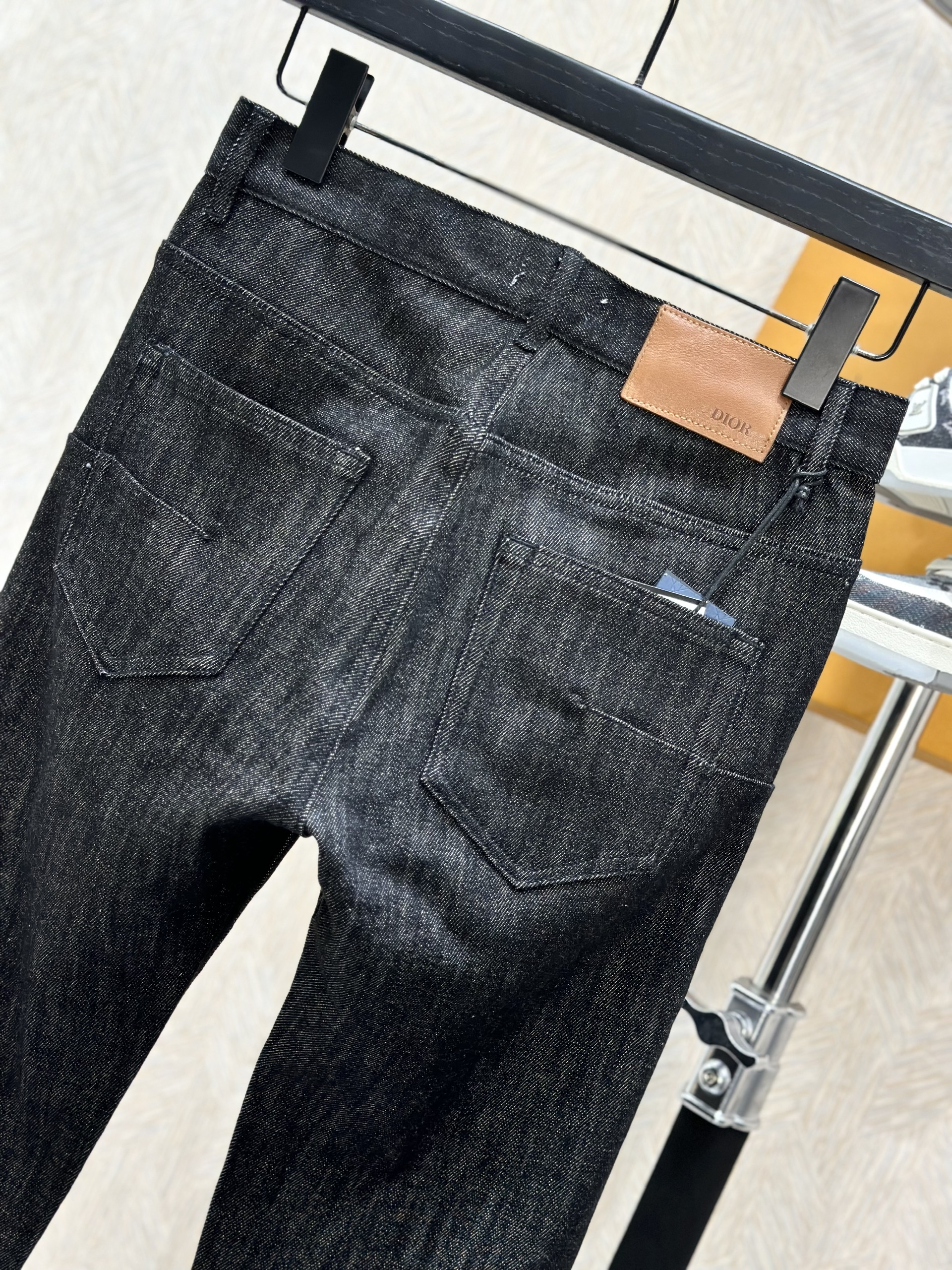 Quần Jean Dior CD Xám phối họa tiết gấu Trắng Xám Like Auth on web VTN