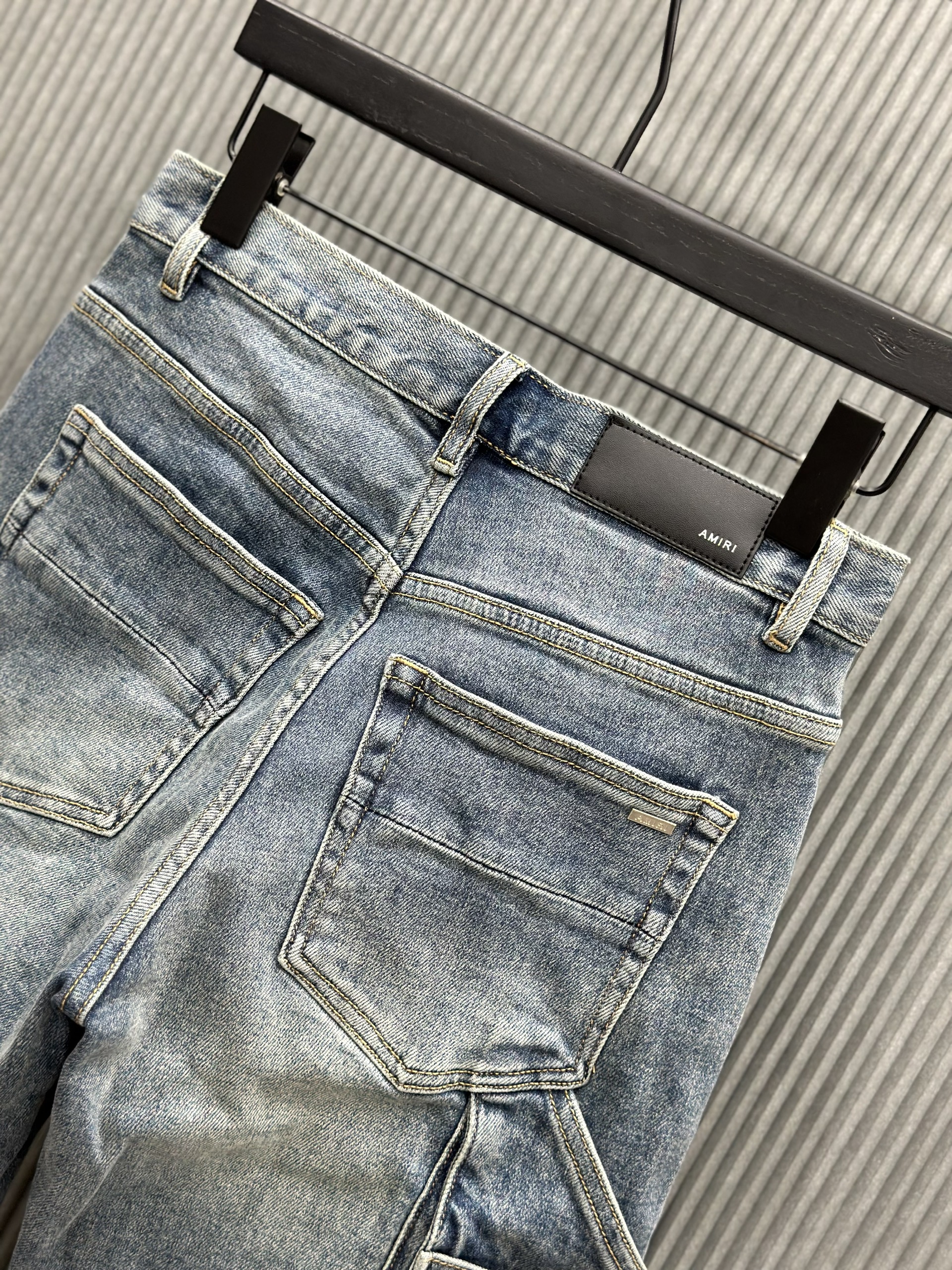 Quần short jean Amiri A Xanh nhạt logo trắng nhỏ Like Auth VTN