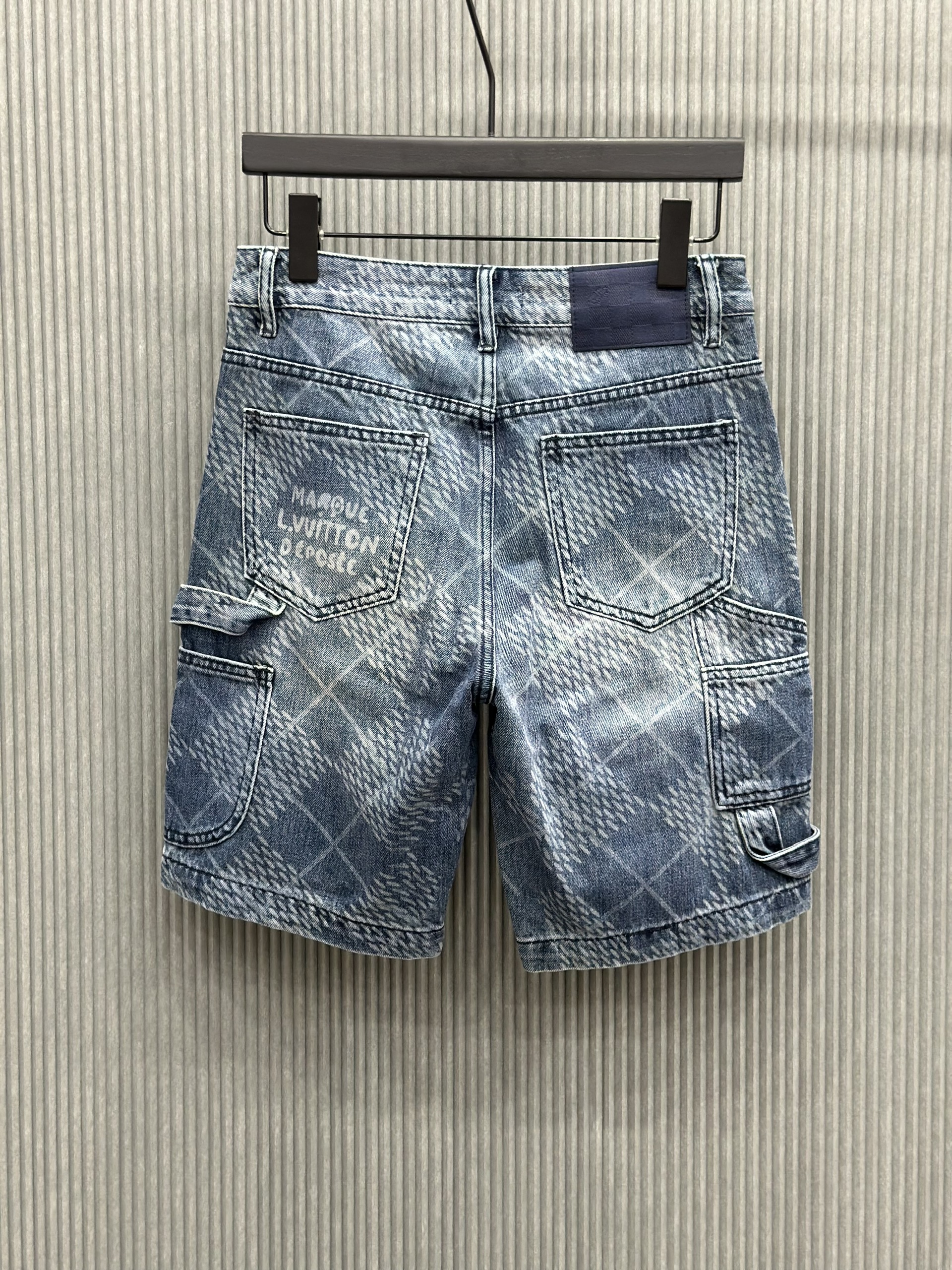 Quần short jean Louis Vuitton LV Xanh dậm loang caro ô chéo Like Auth VTN