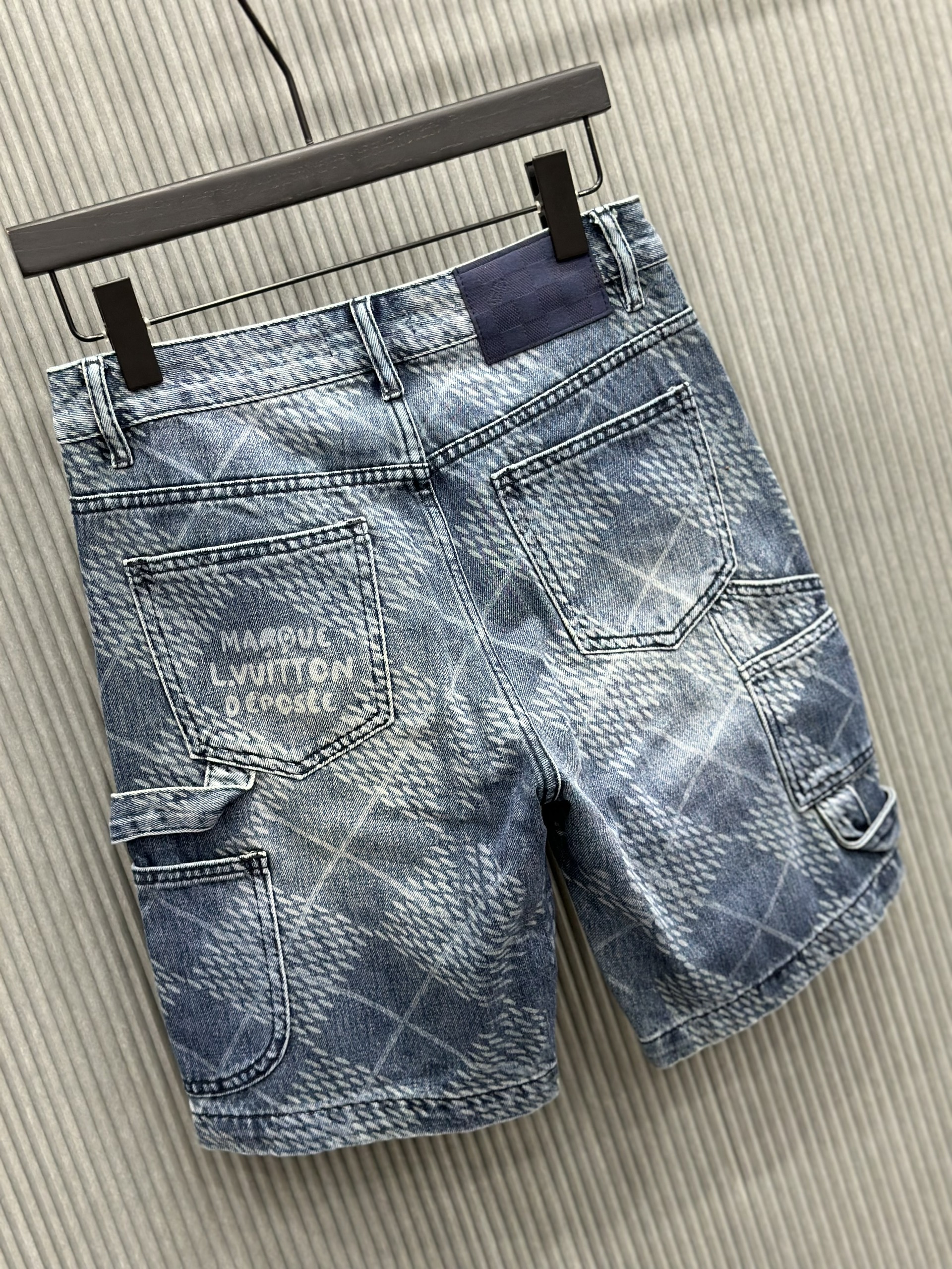 Quần short jean Louis Vuitton LV Xanh dậm loang caro ô chéo Like Auth VTN