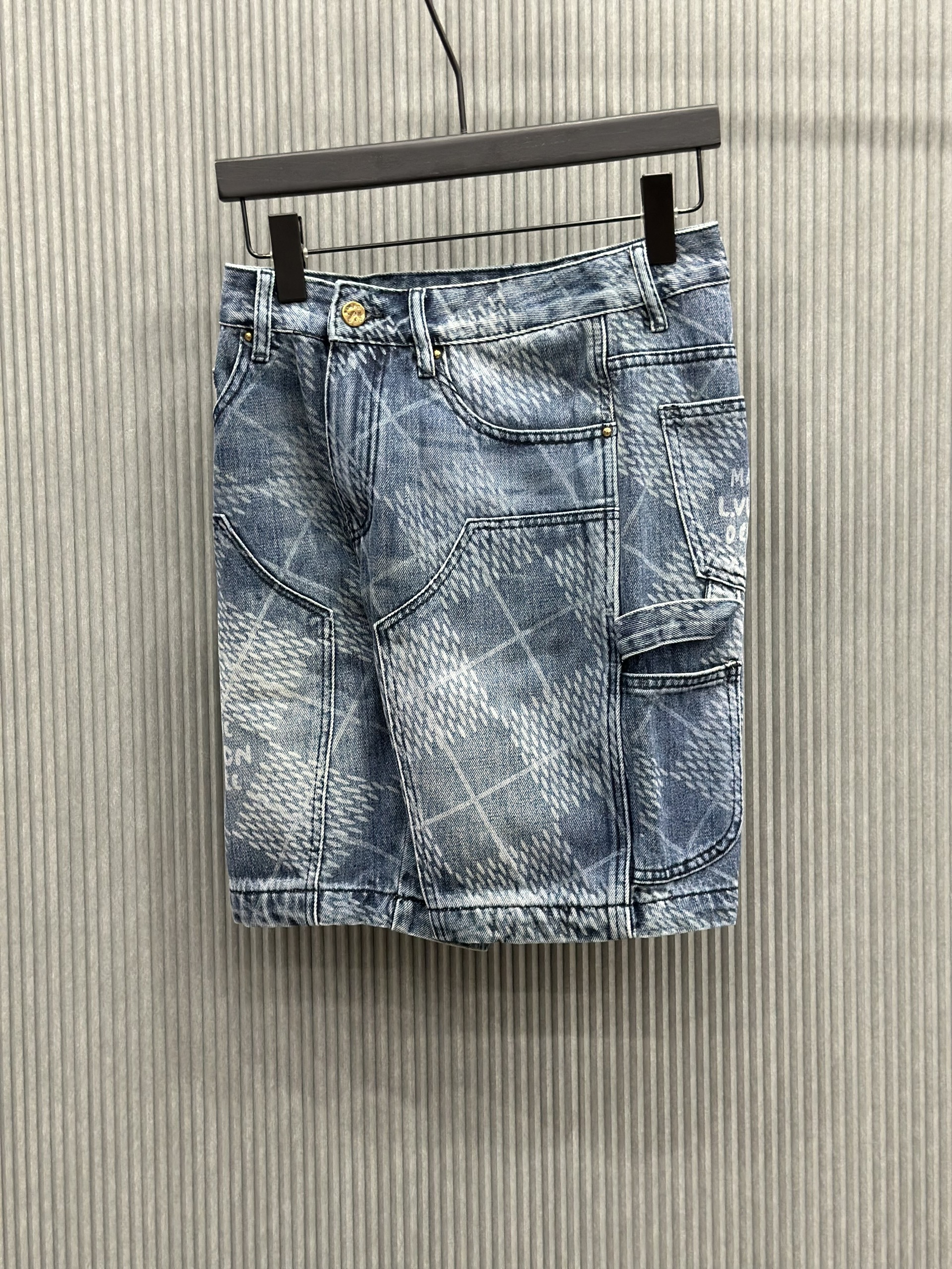 Quần short jean Louis Vuitton LV Xanh dậm loang caro ô chéo Like Auth VTN