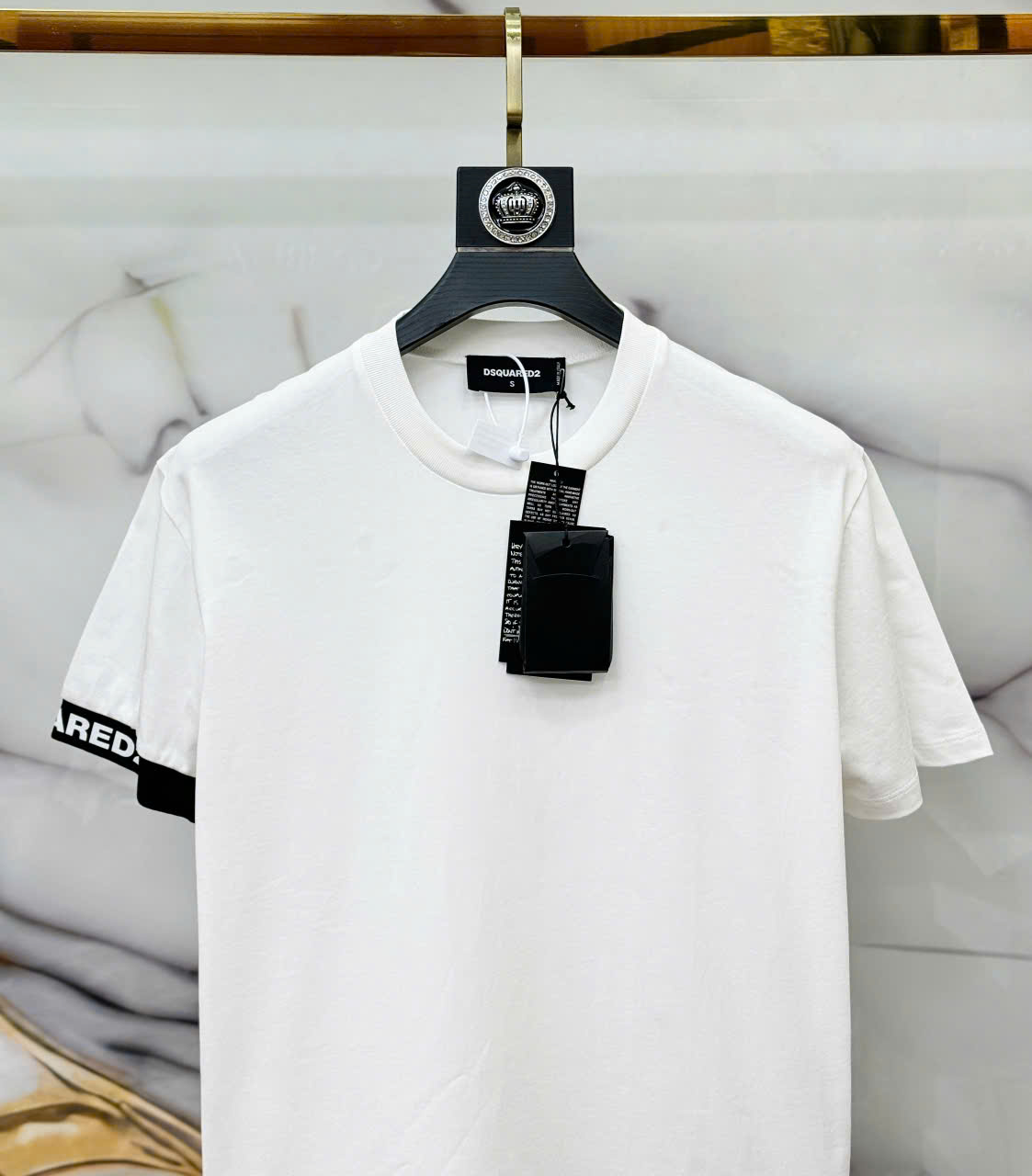 Áo phông T-shirt Dsquared2 DSQ2 họa tiết chữ bụng viền tay Like Auth LK