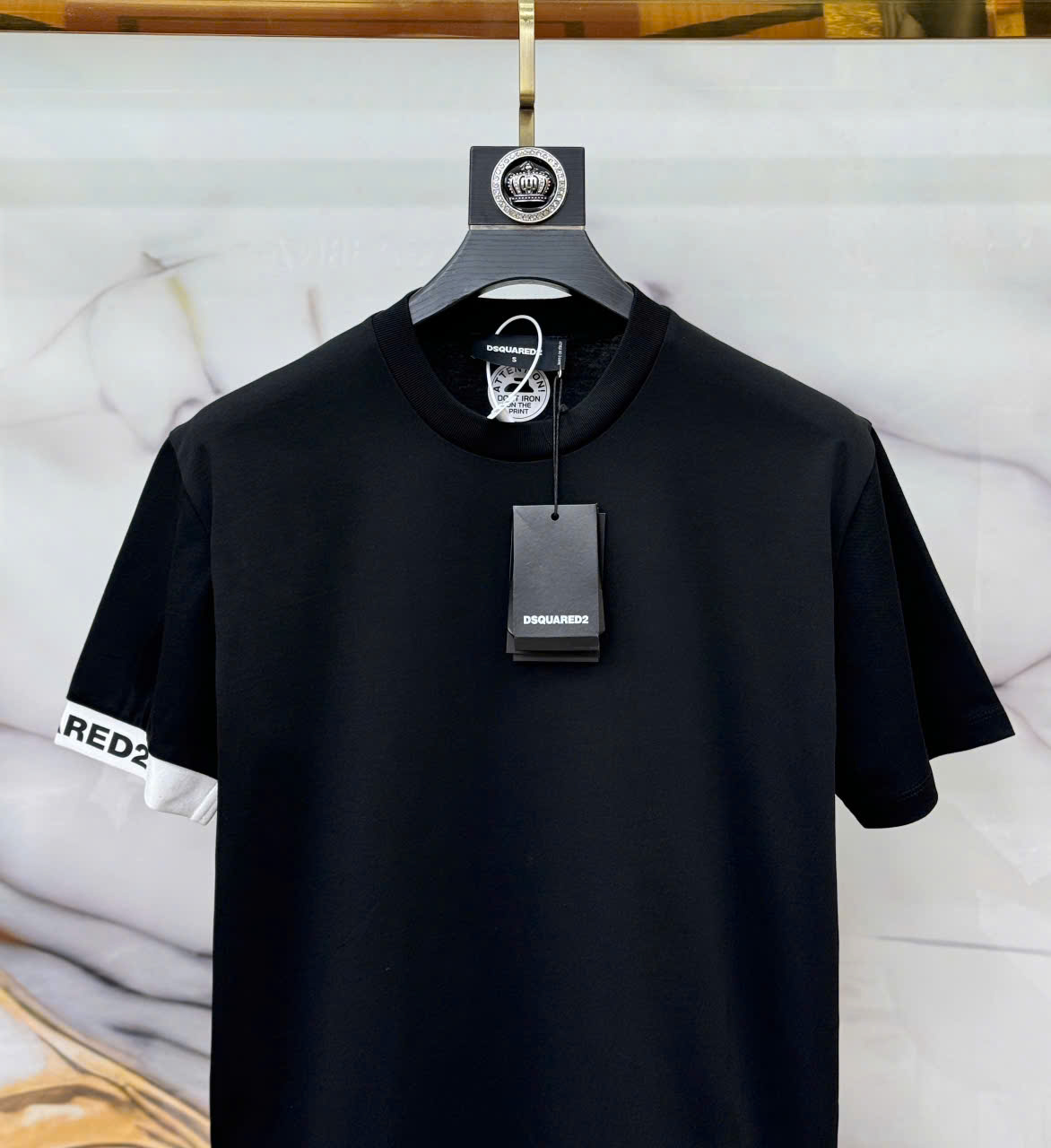 Áo phông T-shirt Dsquared2 DSQ2 họa tiết chữ bụng viền tay Like Auth LK