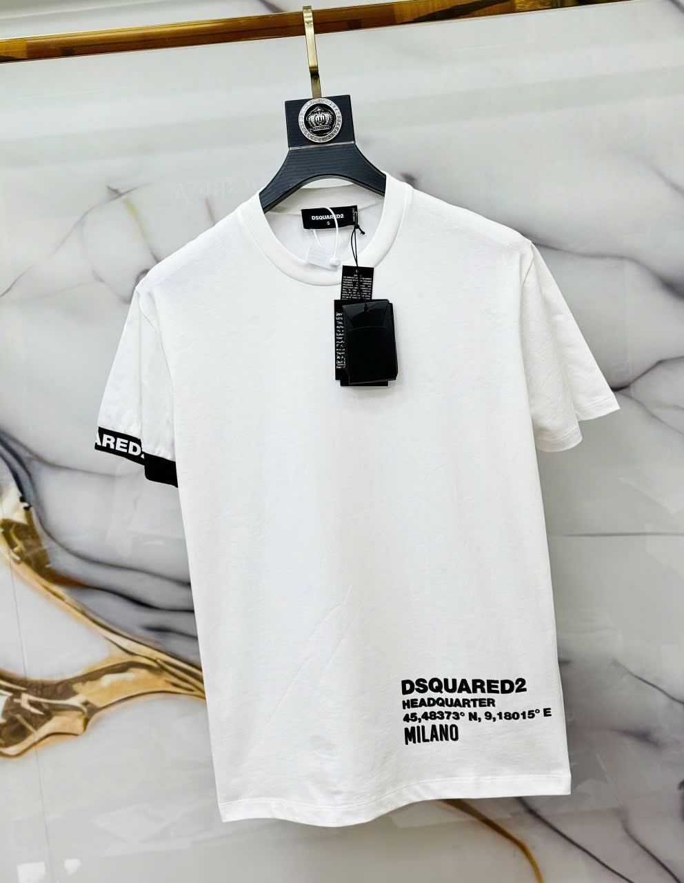 Áo phông T-shirt Dsquared2 DSQ2 họa tiết chữ bụng viền tay Like Auth LK