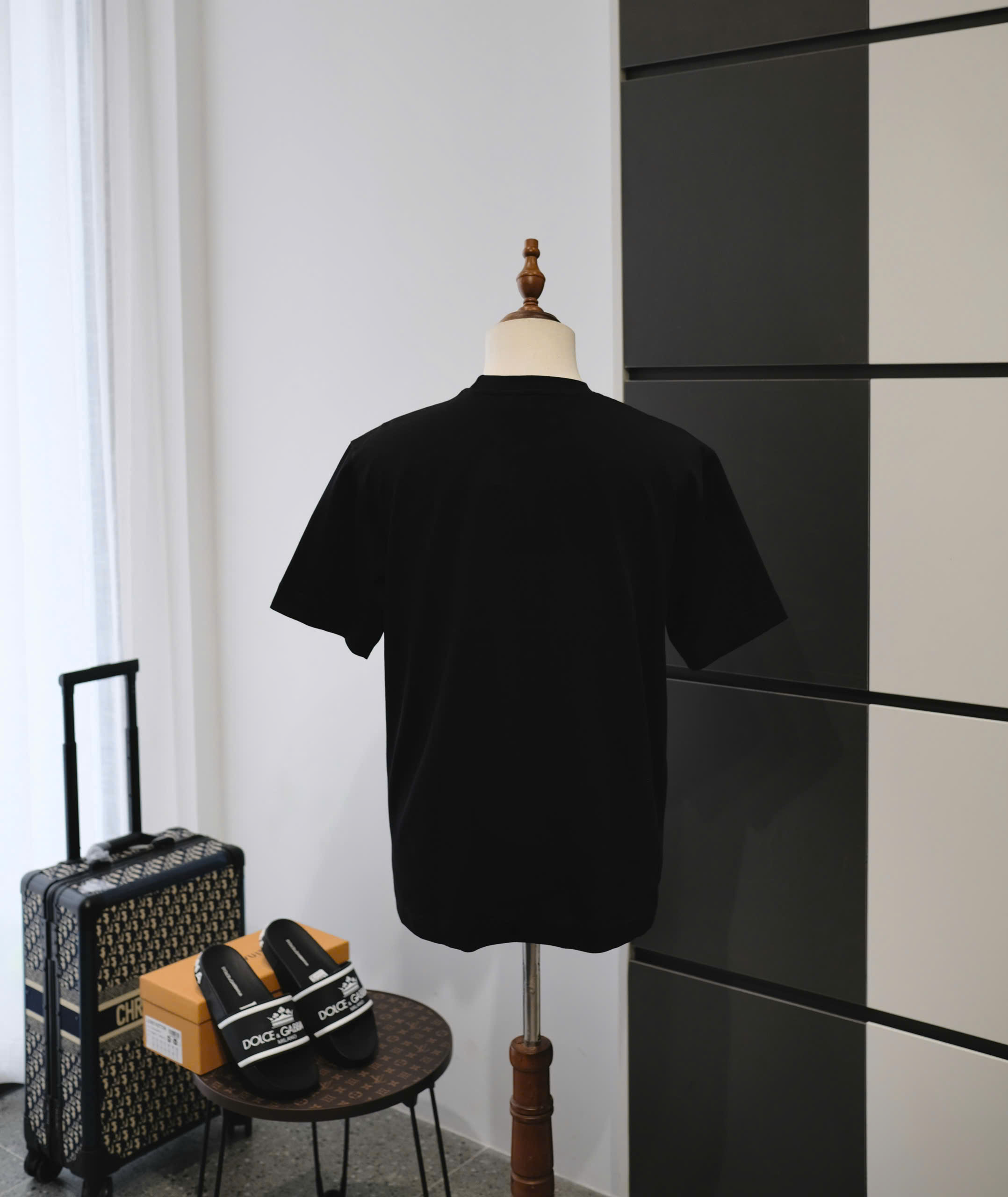 Áo phông T-shirt Givenchy GVC Đen logo thêu lông xù Đỏ ngực Like Auth DDT