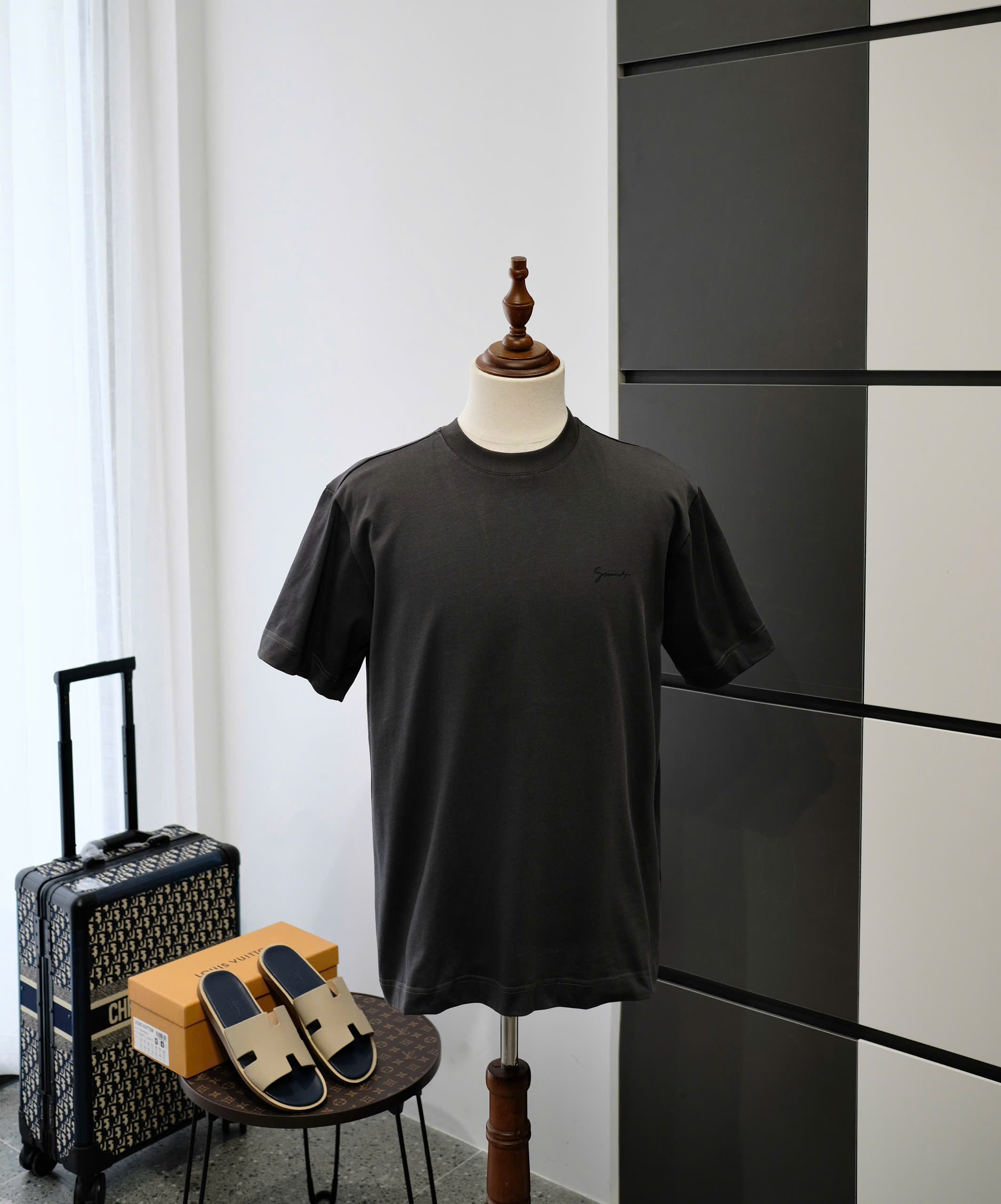 Áo phông T-shirt Givenchy GVC Đen họa tiết vòng tròn lưng Like Auth DDT