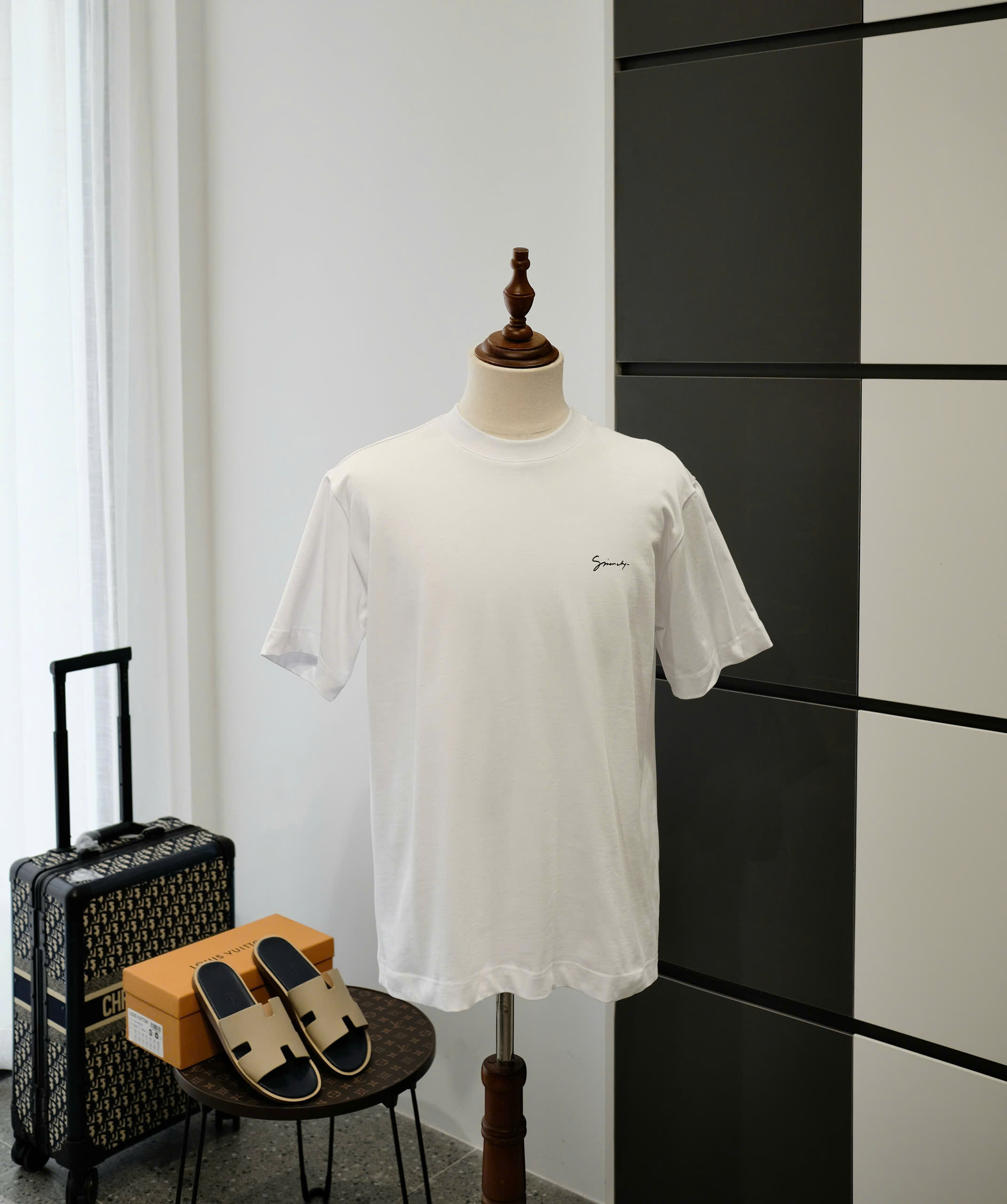 Áo phông T-shirt Givenchy GVC Trắng họa tiết vòng tròn lưng Like Auth DDT