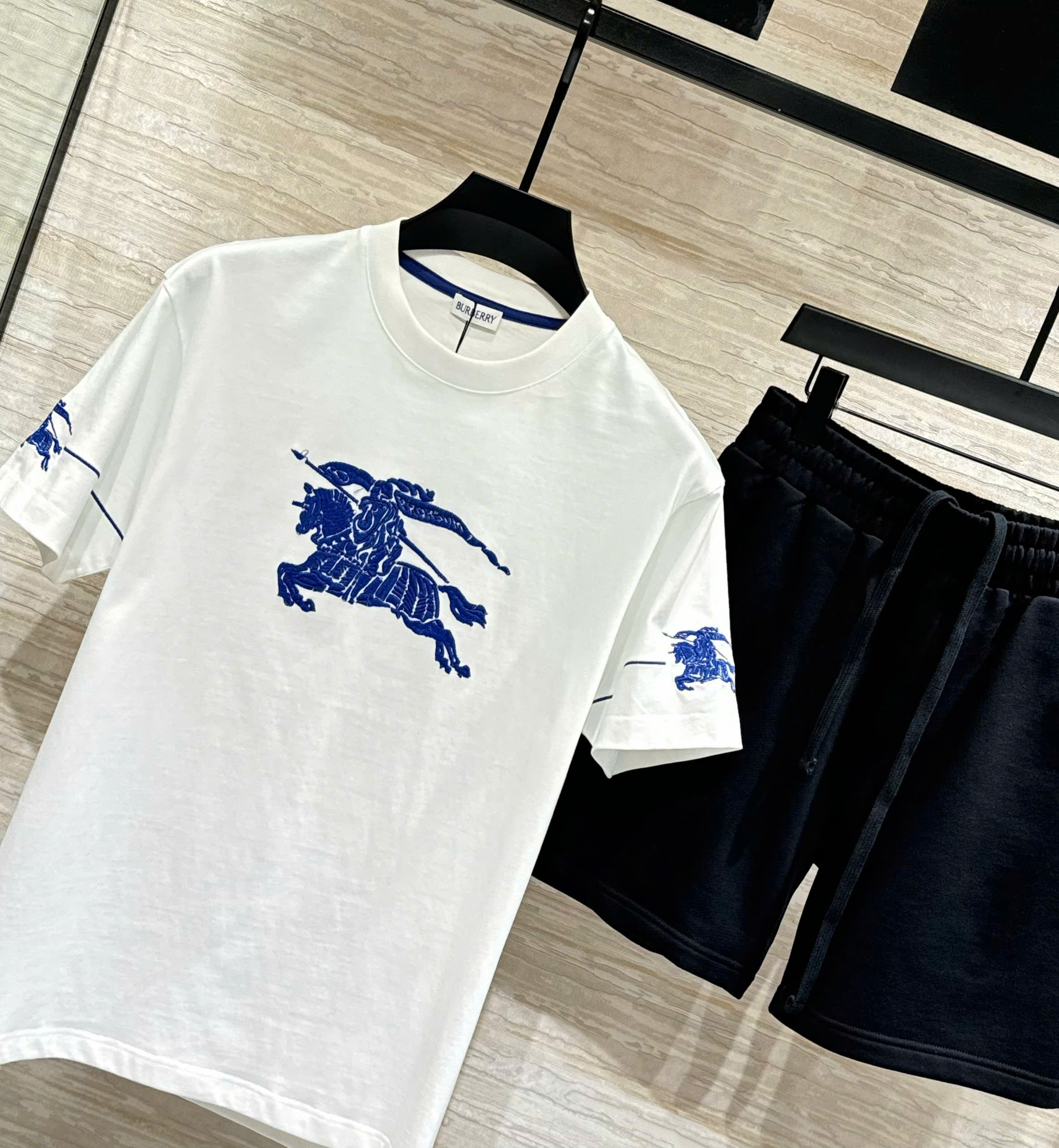 Bộ, set hè Burberry BBR Trắng logo ngựa Xanh ngực Like Auth DDT