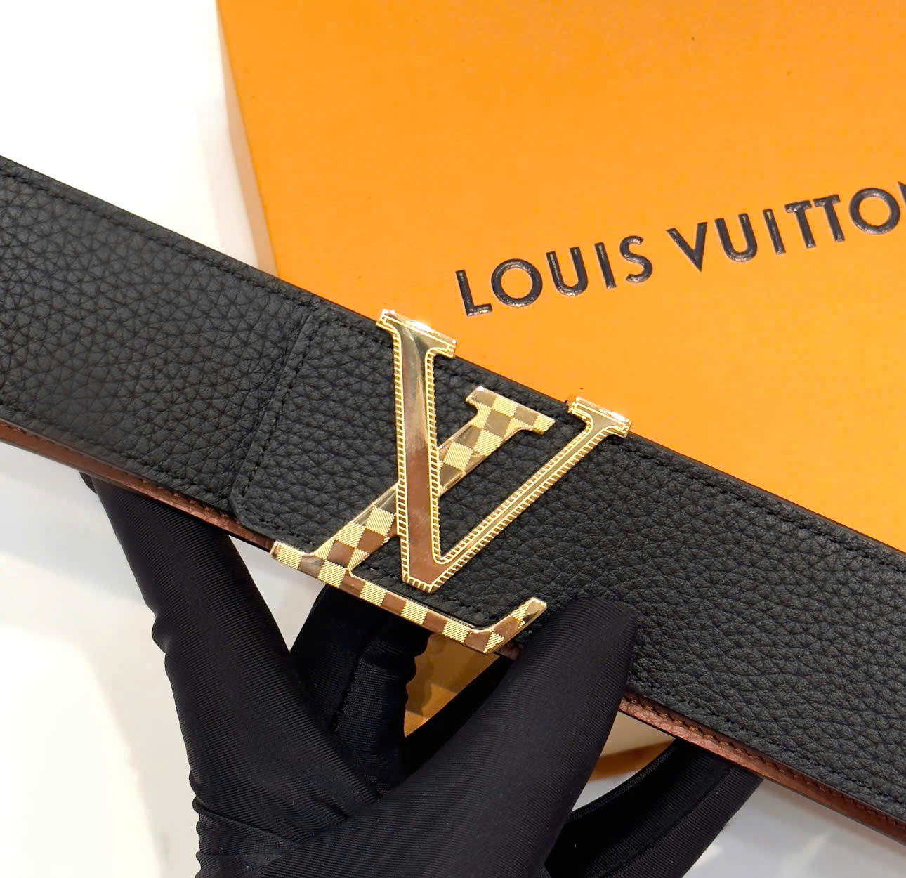 Thắt lưng, belt Louis Vuitton LV Đen sần logo mặt Vàng caro Like Auth fullbox DDT