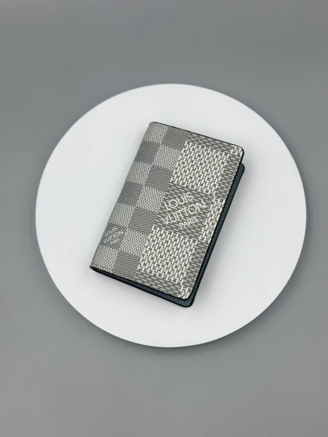 Ví cầm tay Louis Vuitton LV Xám họa tiết caro Like Auth fullbox PLD