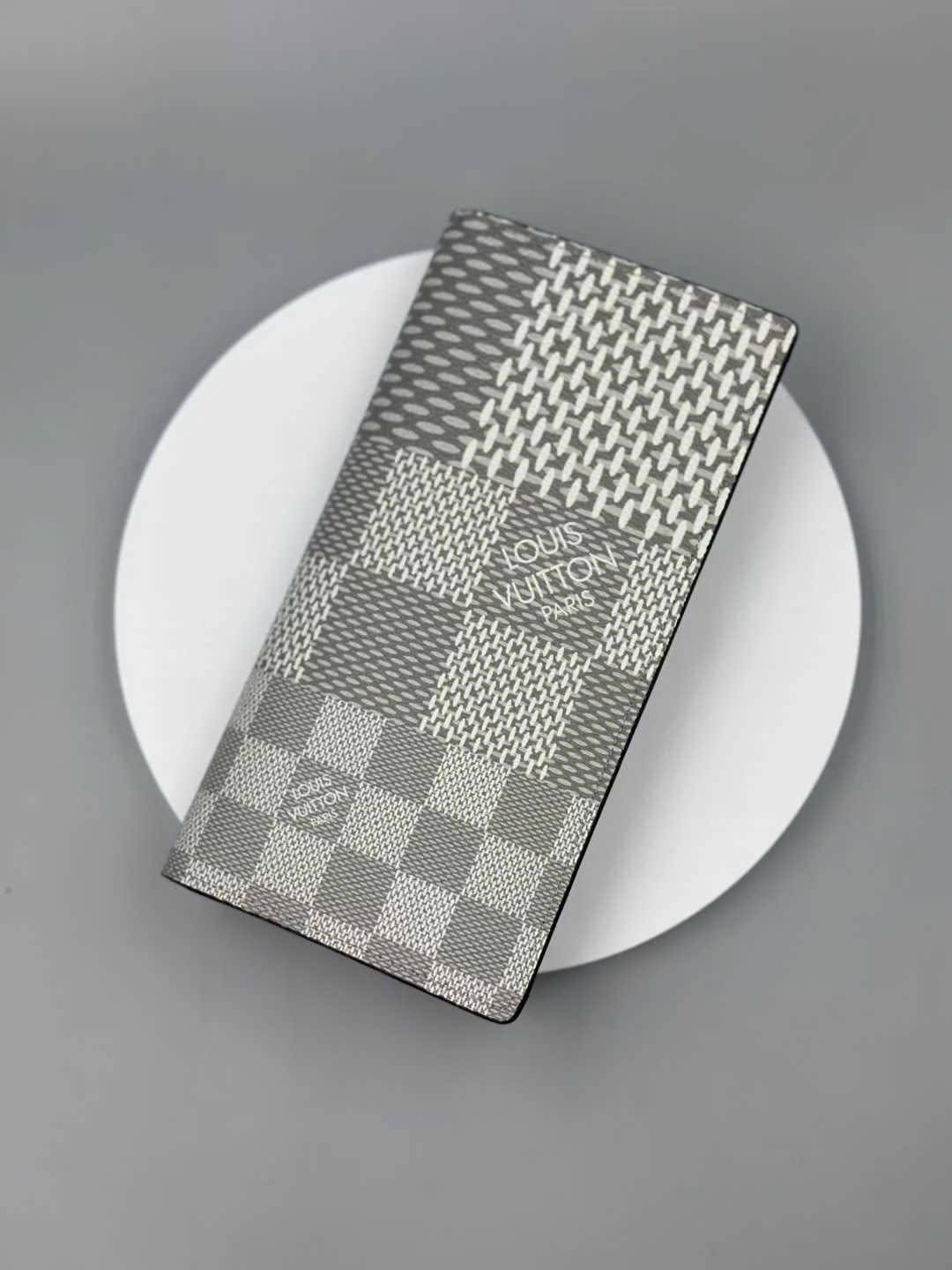 Ví cầm tay Louis Vuitton LV Xám họa tiết caro Like Auth fullbox PLD