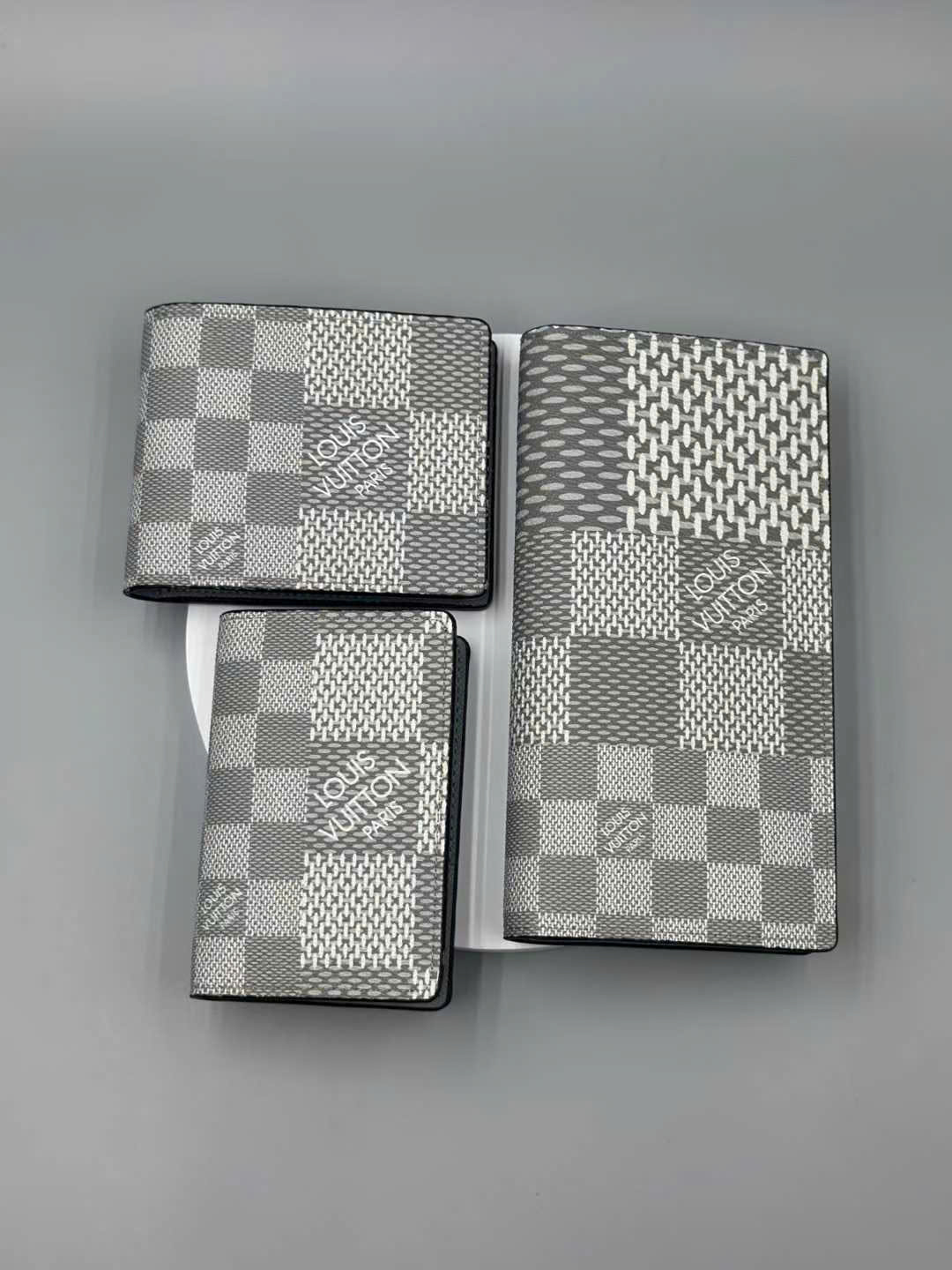 Ví cầm tay Louis Vuitton LV Xám họa tiết caro Like Auth fullbox PLD