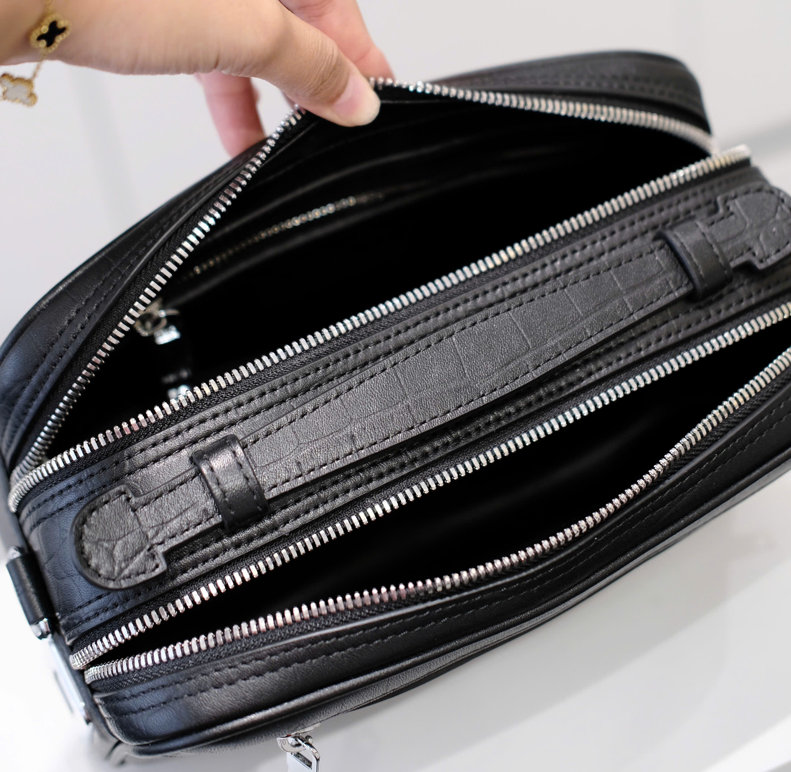 Túi Clutch cầm tay, đeo chéo Hermes HM Đen logo kim loại khóa vân tay size 25x15x10cm Like Auth fullbox DDT