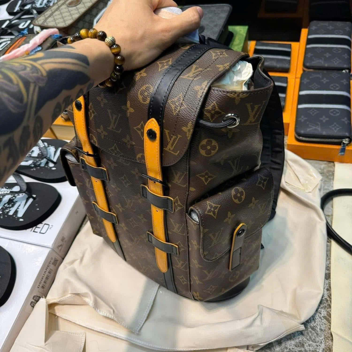 Balo thời trang Louis Vuitton LV Nâu họa tiết hoa vân logo full phối dây da size 38x44x12.5cm Like Auth PLD