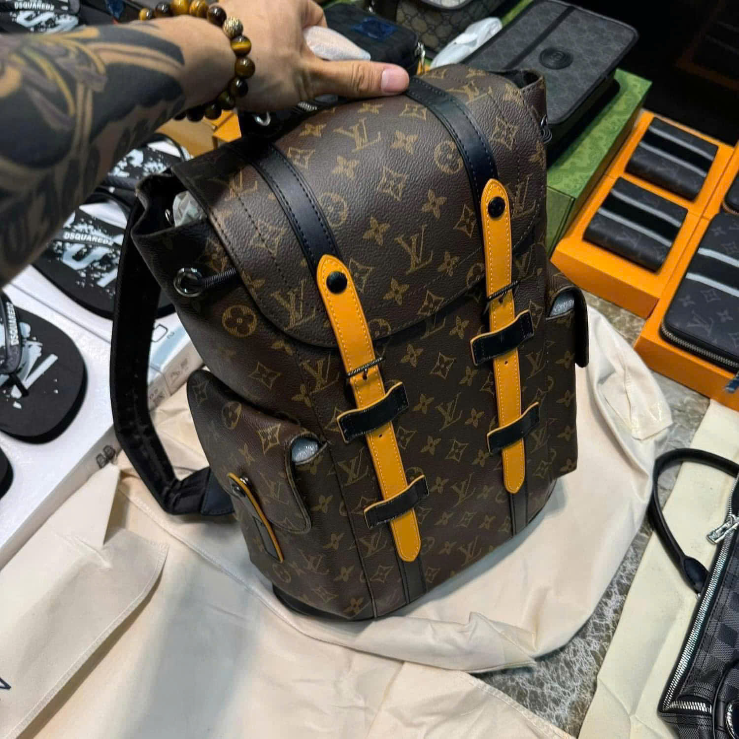 Balo thời trang Louis Vuitton LV Nâu họa tiết hoa vân logo full phối dây da size 38x44x12.5cm Like Auth PLD
