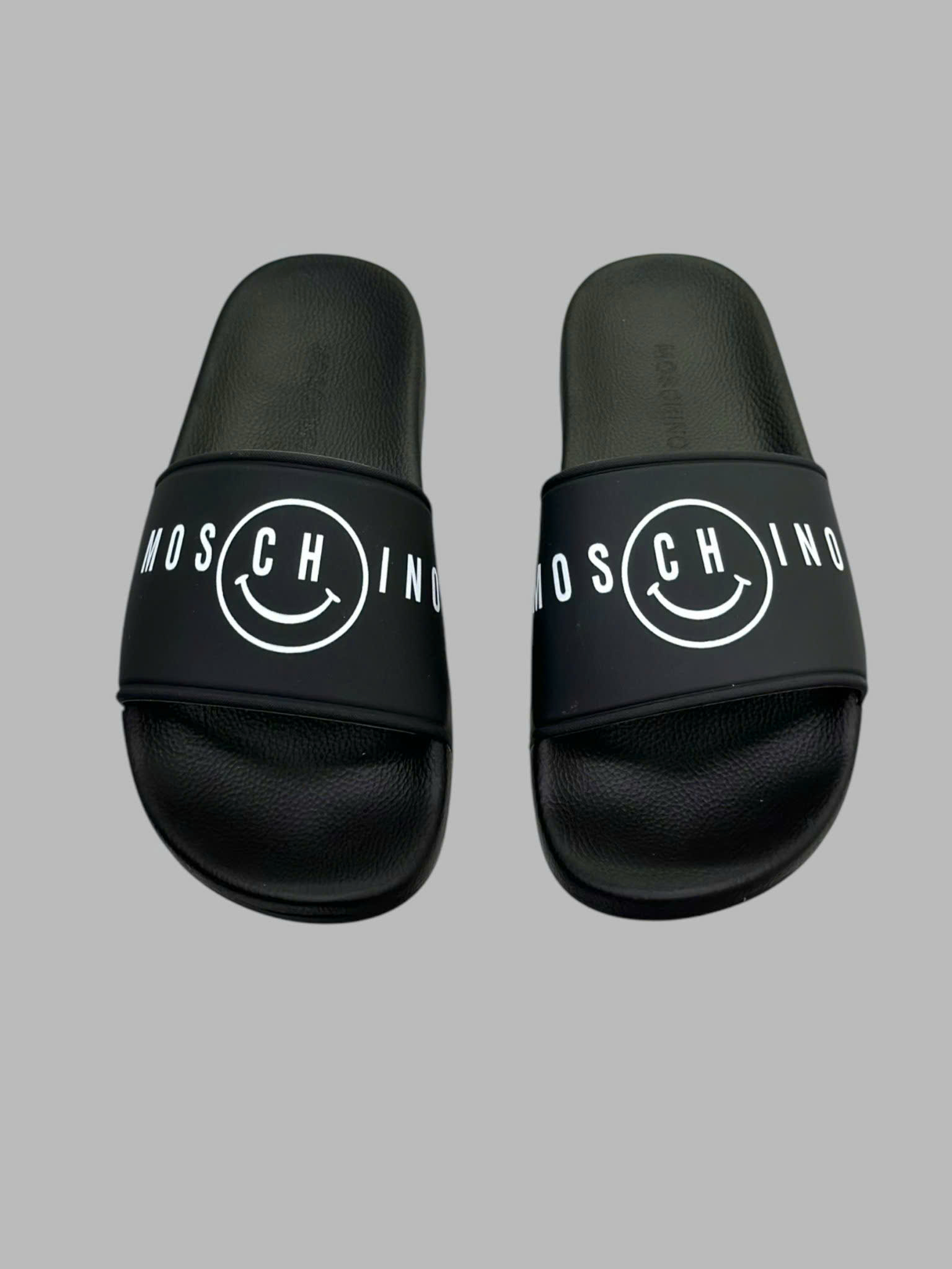 Dép lê quai ngang Moschino M Đen logo chữ mặt cười Trắng Like Auth fullbox VTN