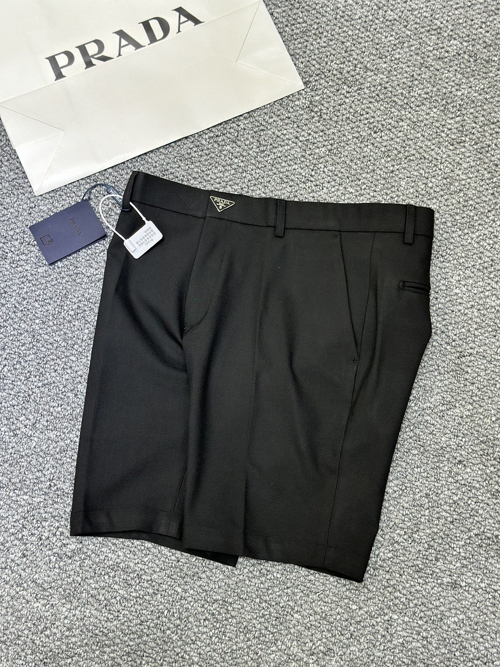 Quần short tây, âu Prada P Đen trơn logo tam giác cạp Like Auth 1-1 on web VTN