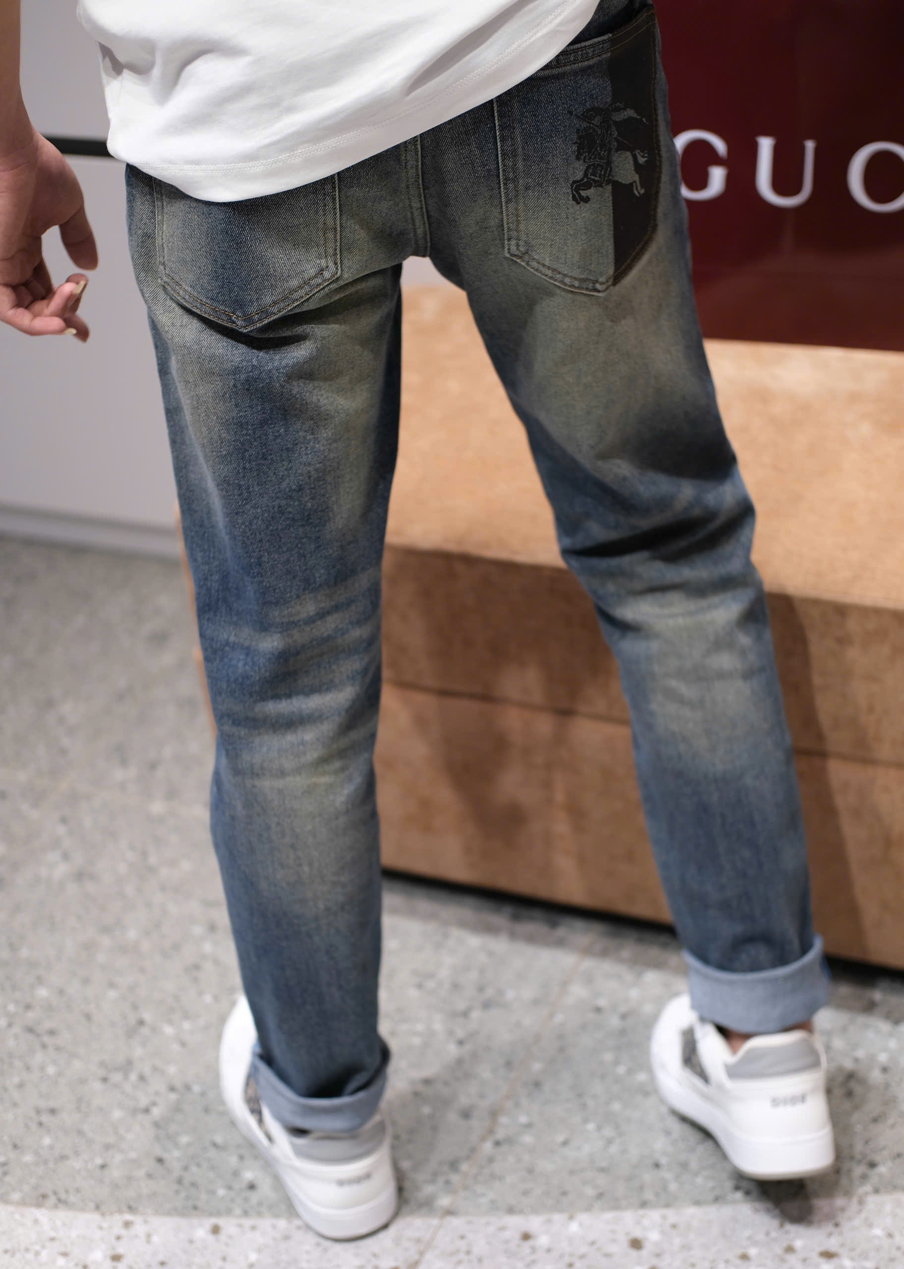 Quần jean Burberry BBR Xanh nhạt logo chữ cạp túi sau Like Auth DDT