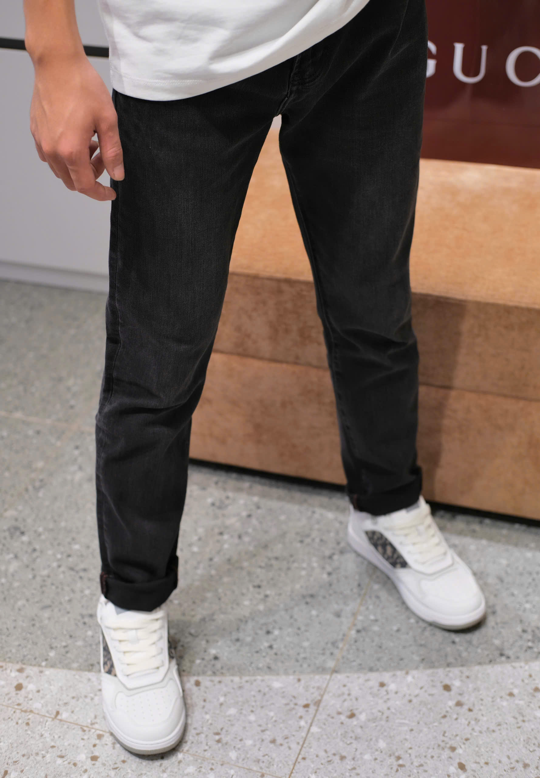 Quần jean Burberry BBR Đen logo ngựa B kẻ sọc túi sau Like Auth DDT