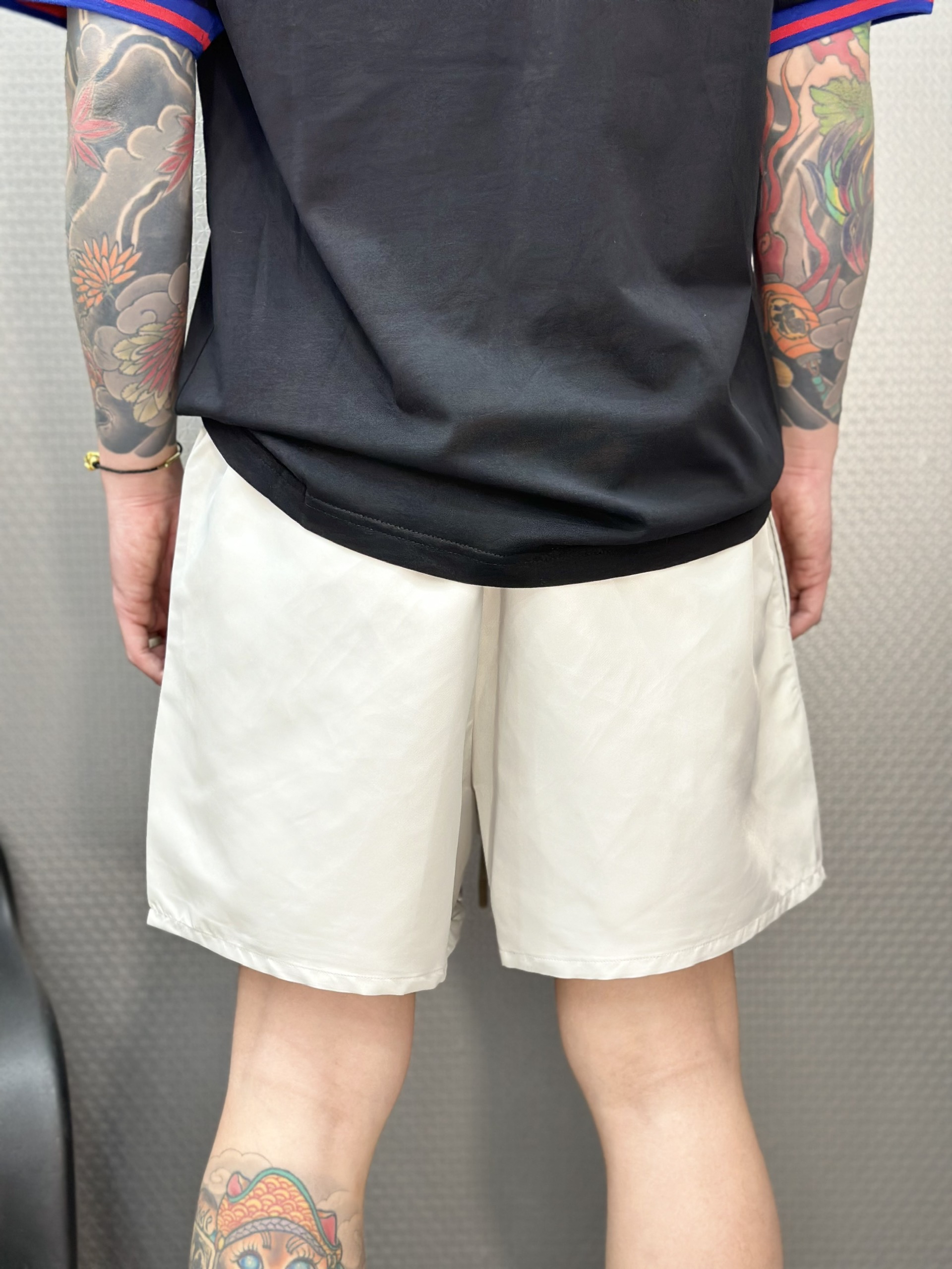 Quần short gió Essentials Xám logo chữ nhỏ nổi Like Auth 1-1 on web VTN