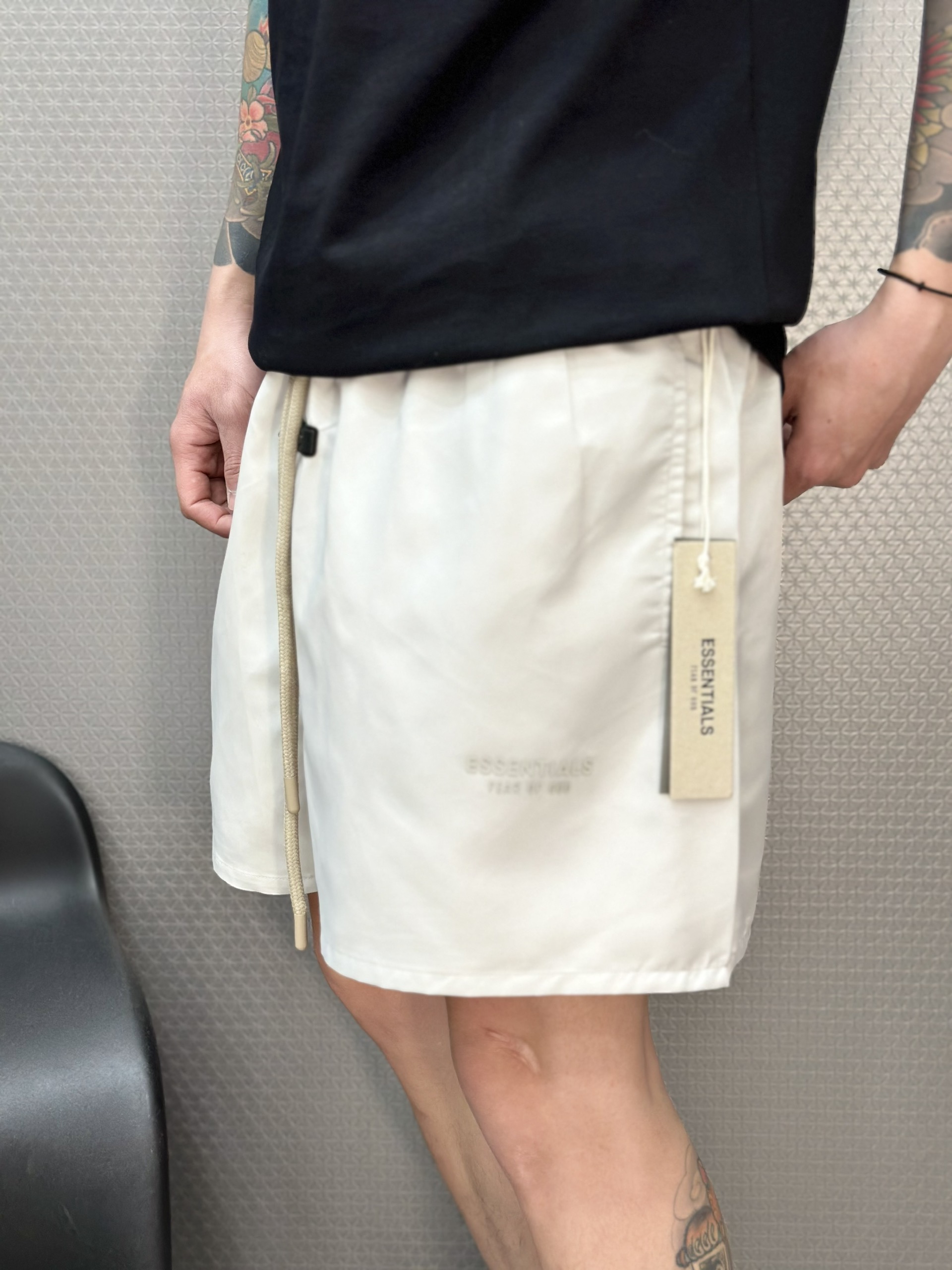 Quần short gió Essentials Xám logo chữ nhỏ nổi Like Auth 1-1 on web VTN