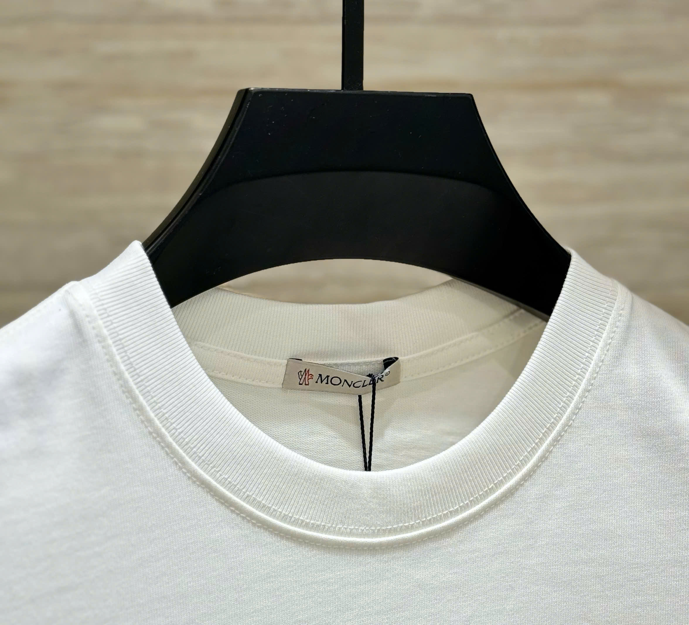 Áo phông T-shirt Moncler M Trắng logo tròn to ngực Like Auth DDT