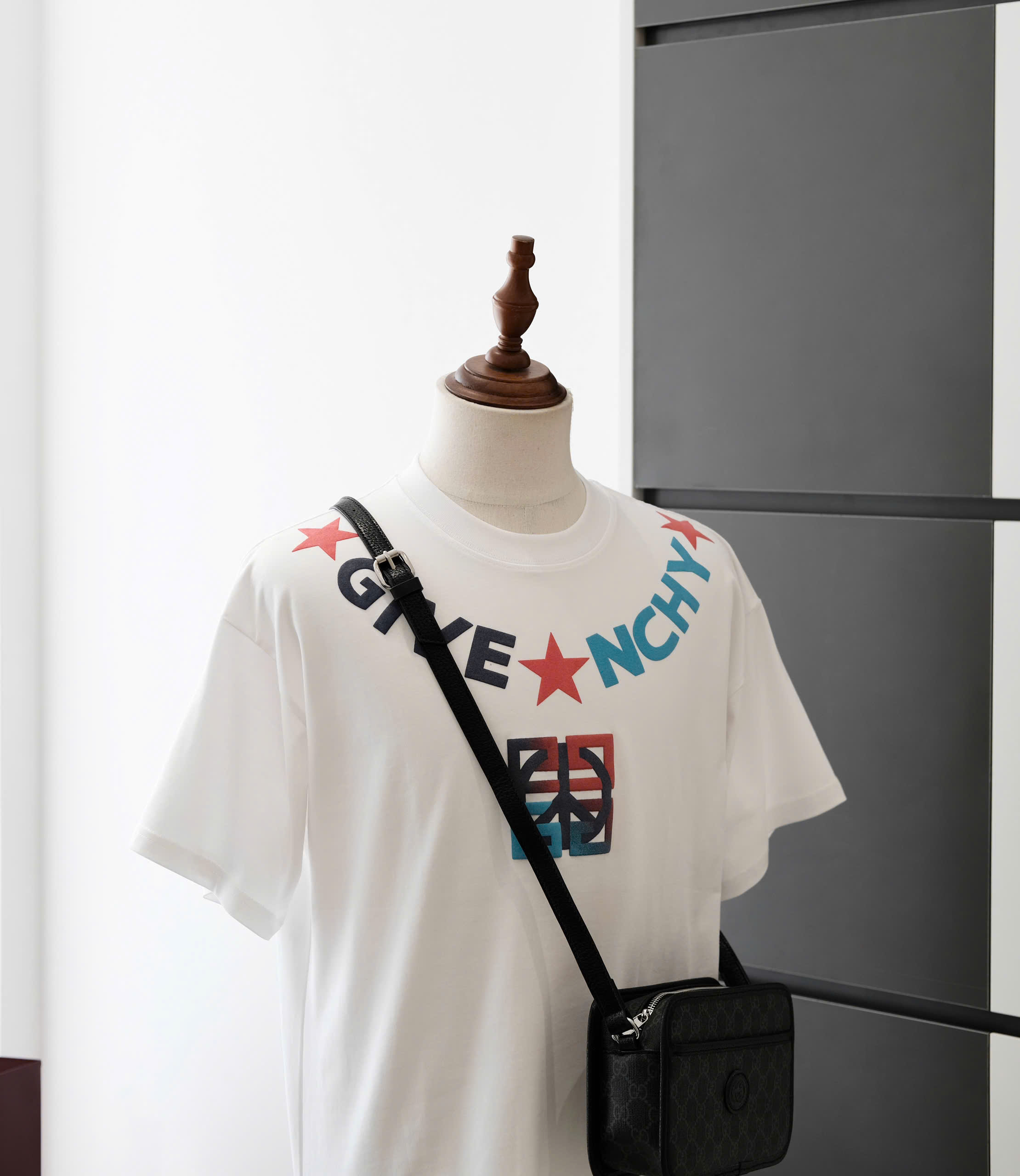 Áo phông T-shirt Givenchy GVC Trắng logo chữ màu vòng cổ Like Auth DDT