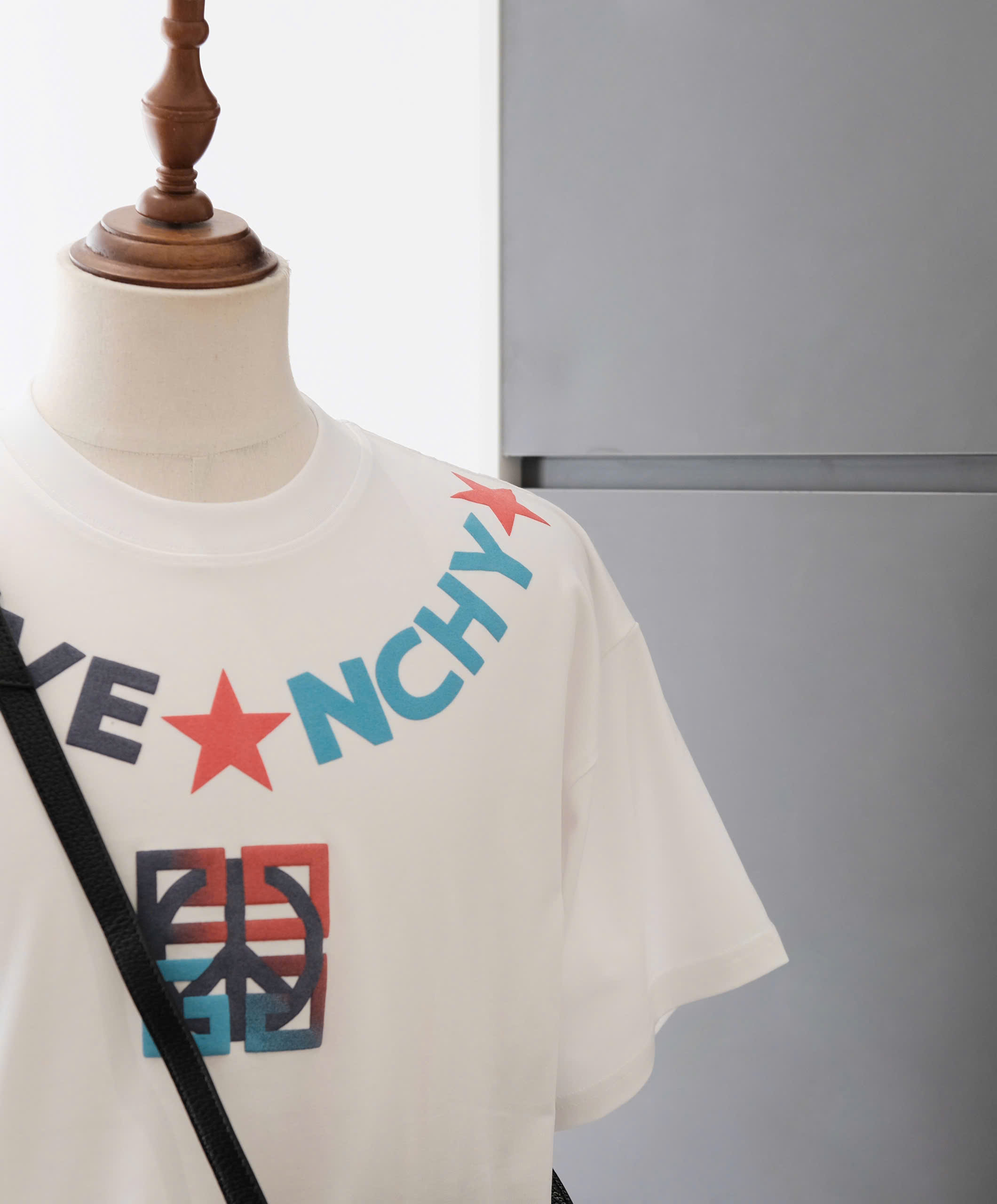 Áo phông T-shirt Givenchy GVC Trắng logo chữ màu vòng cổ Like Auth DDT