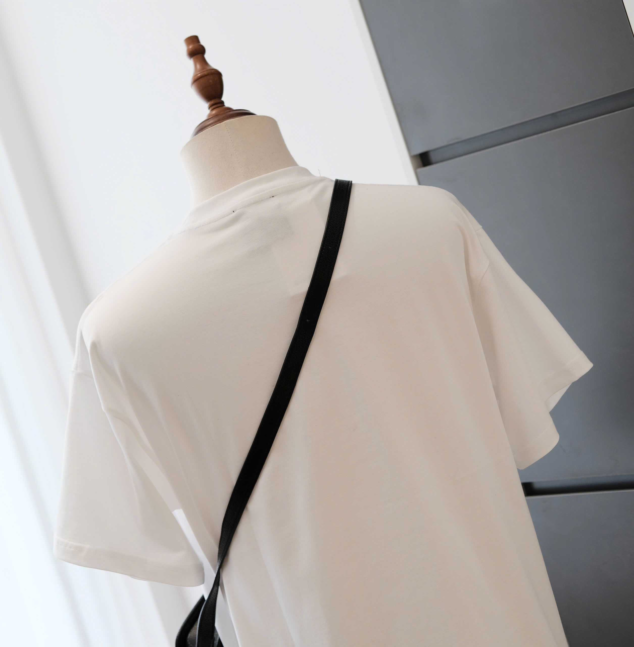 Áo phông T-shirt Givenchy GVC Trắng logo chữ màu vòng cổ Like Auth DDT