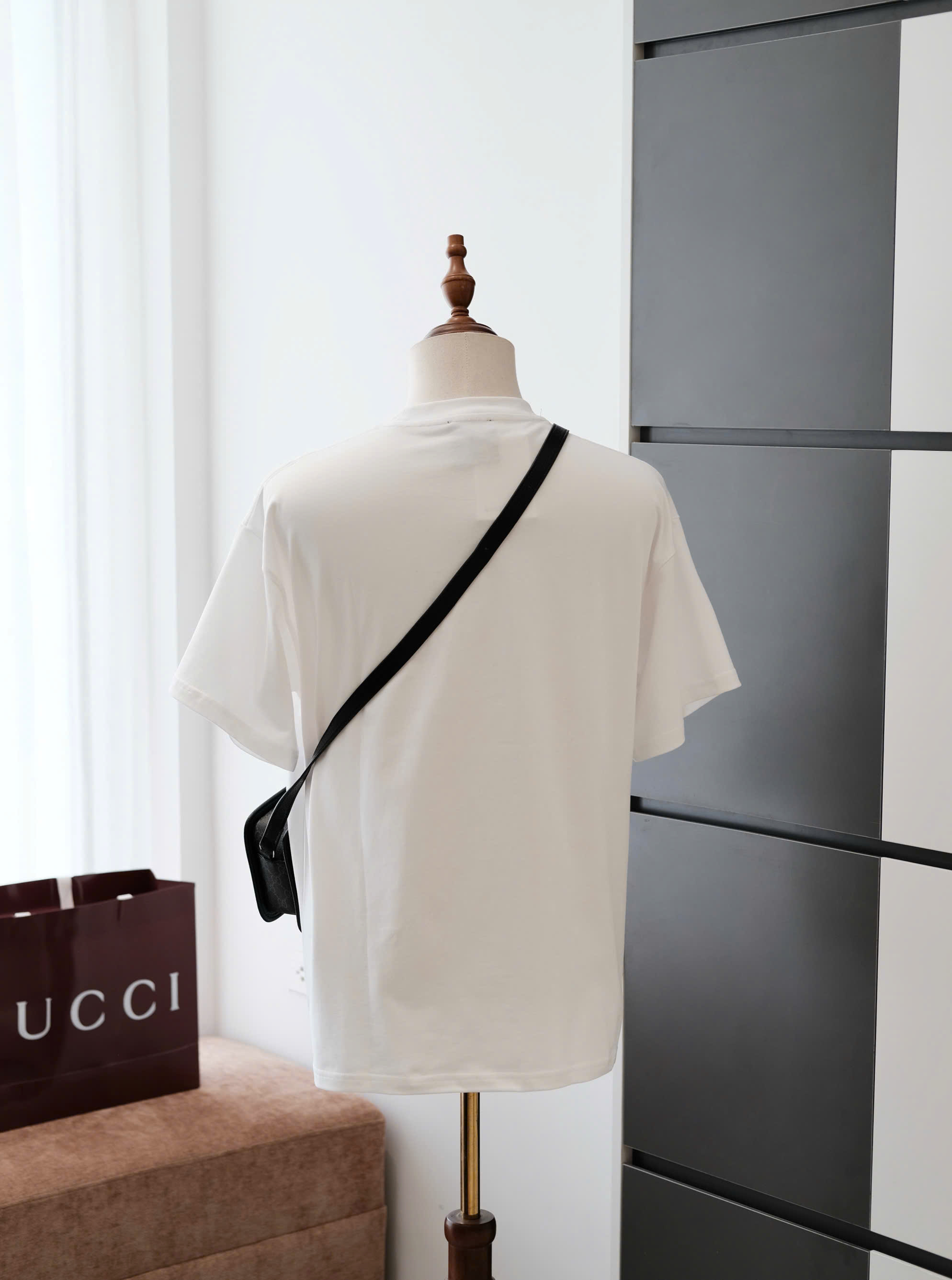 Áo phông T-shirt Givenchy GVC Trắng logo chữ màu vòng cổ Like Auth DDT