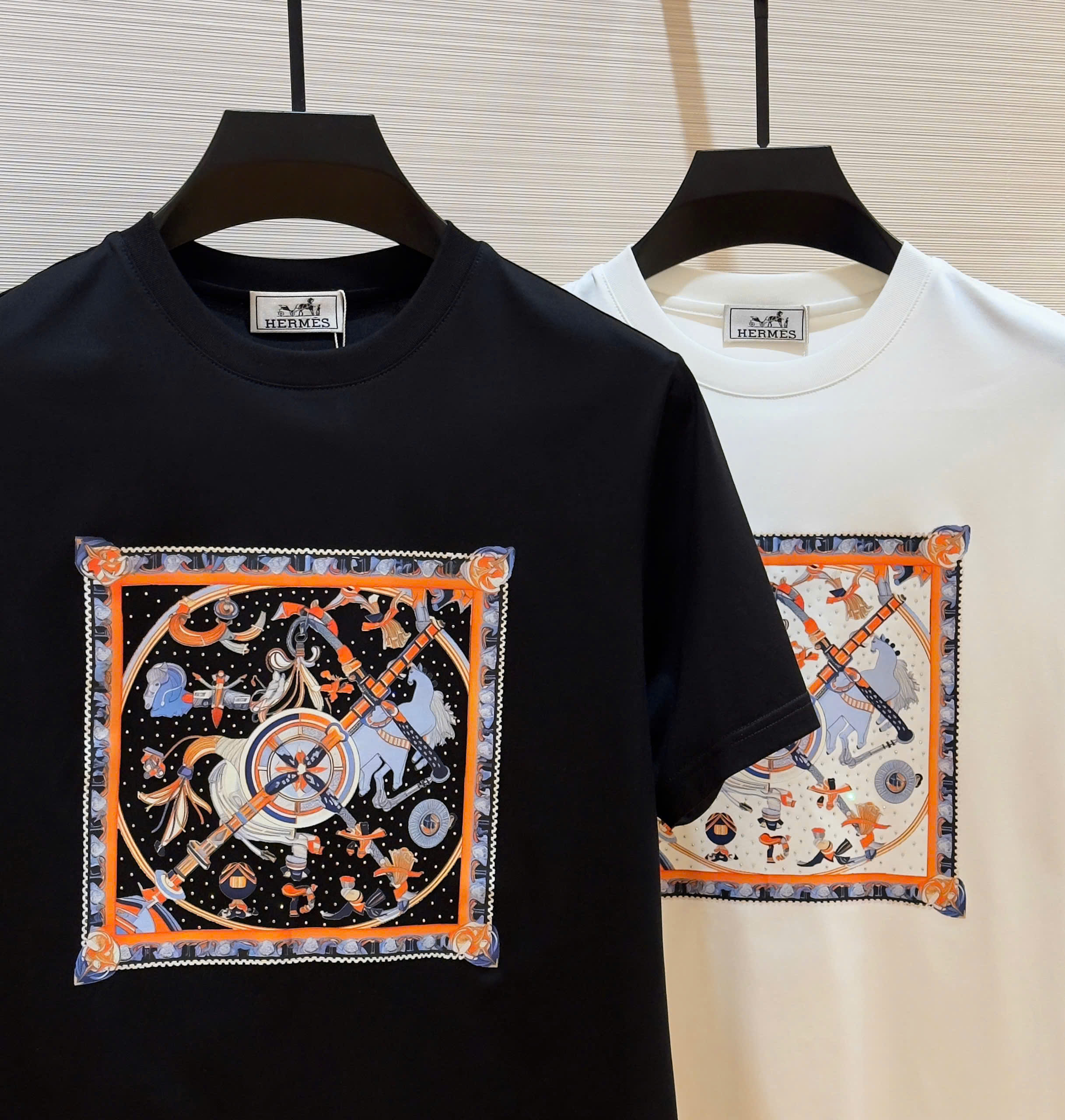Áo phông T-shirt Hermes HM họa tiết vuông ngực Like Auth DDT