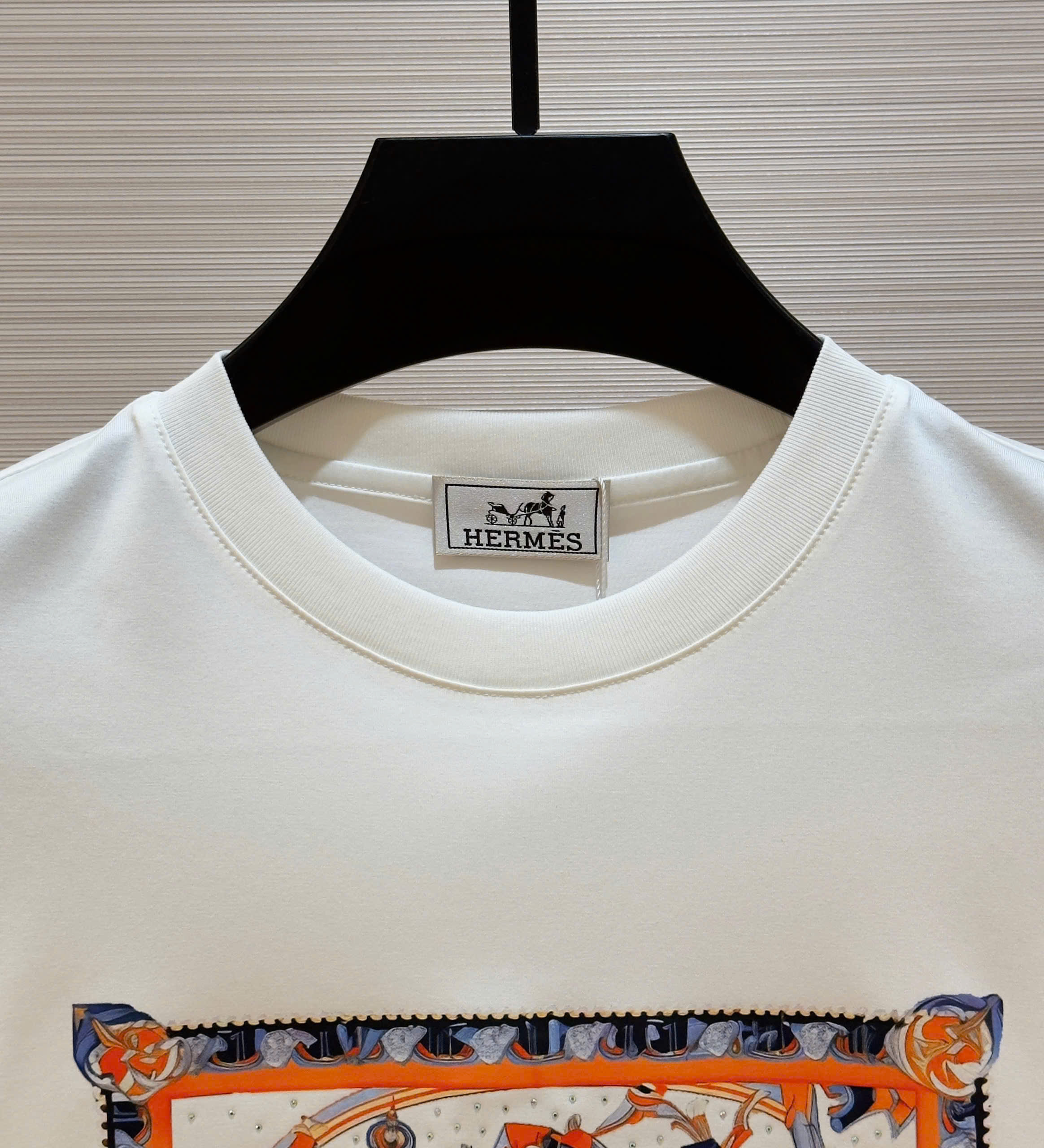 Áo phông T-shirt Hermes HM họa tiết vuông ngực Like Auth DDT