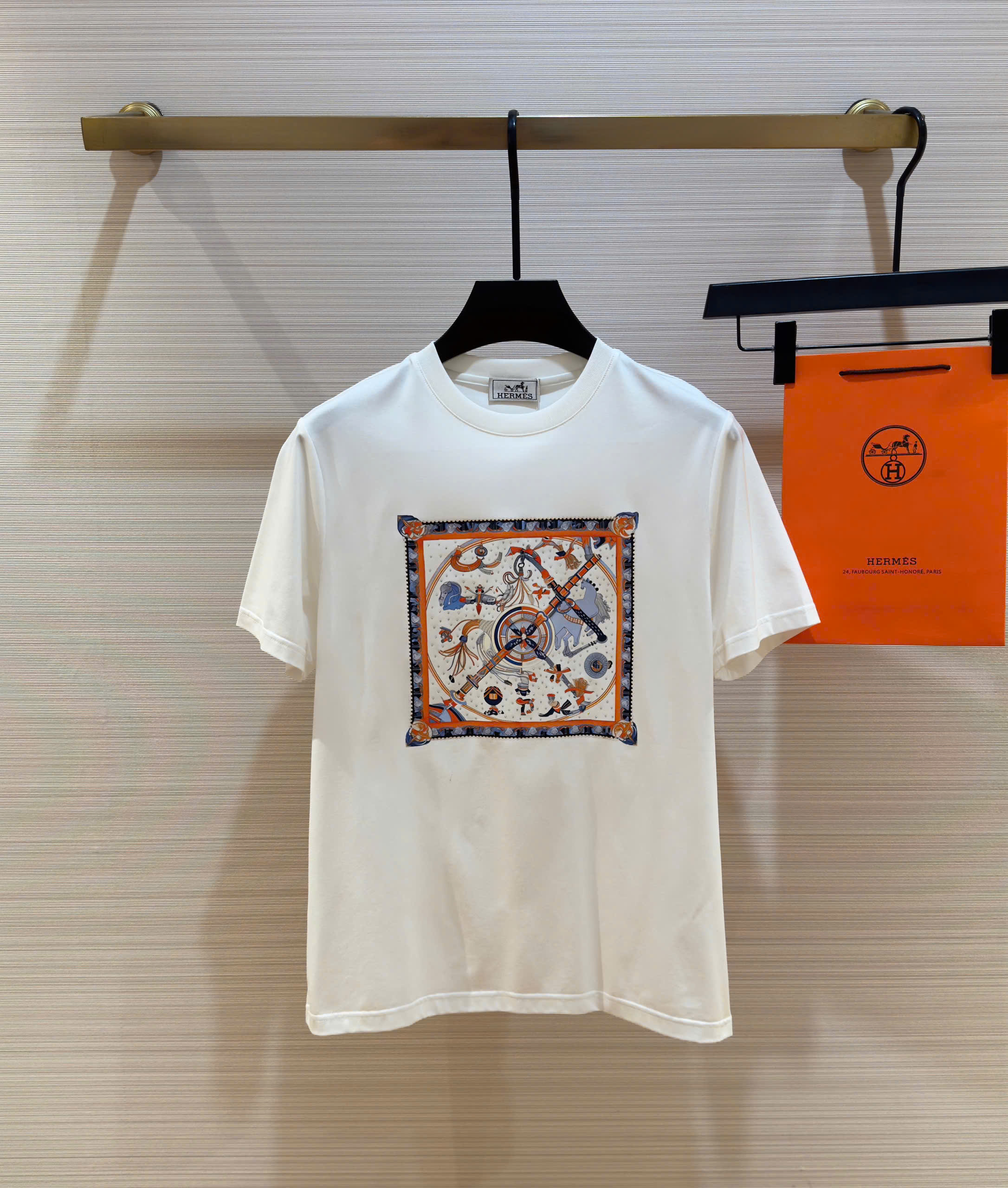 Áo phông T-shirt Hermes HM họa tiết vuông ngực Like Auth DDT