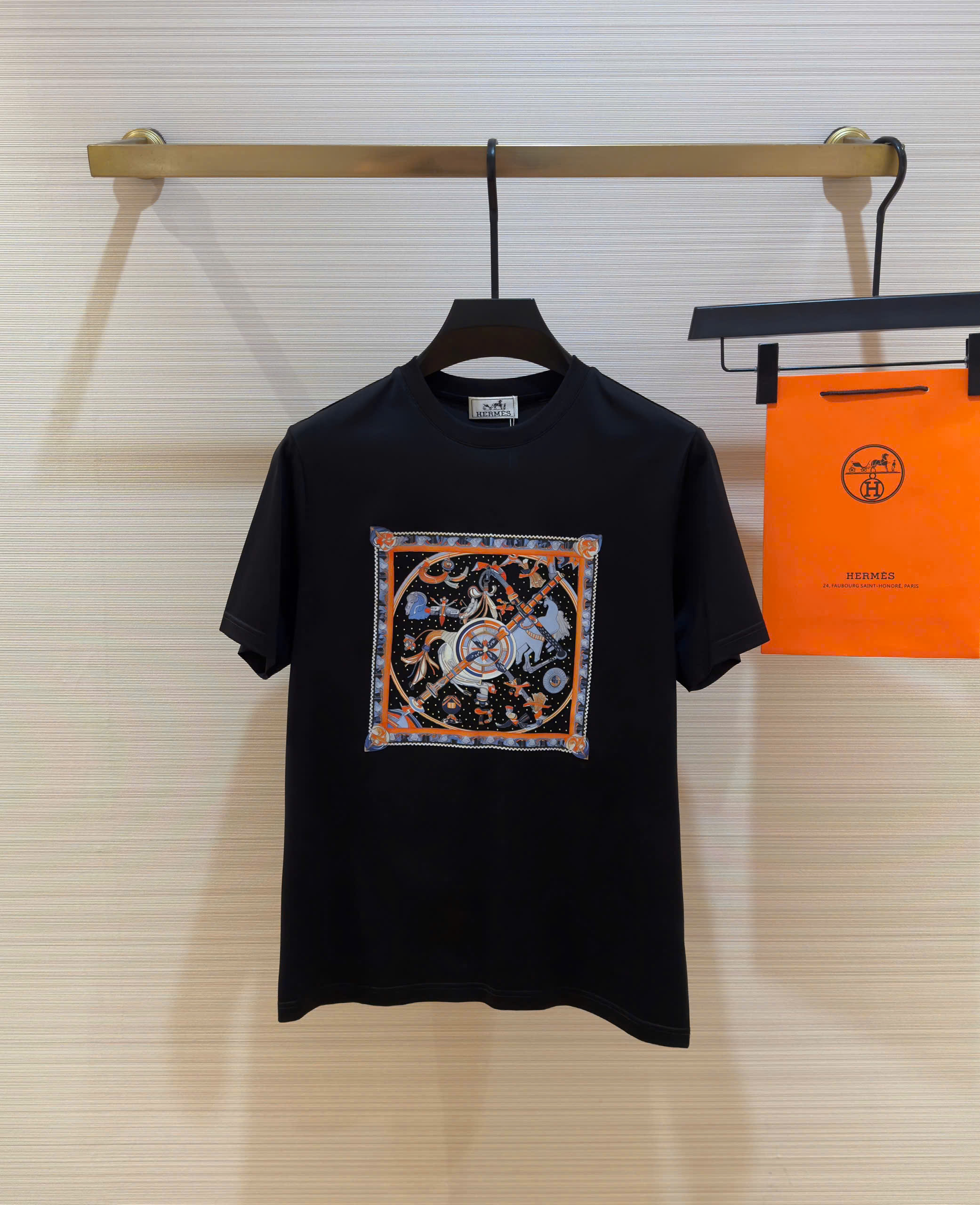 Áo phông T-shirt Hermes HM họa tiết vuông ngực Like Auth DDT