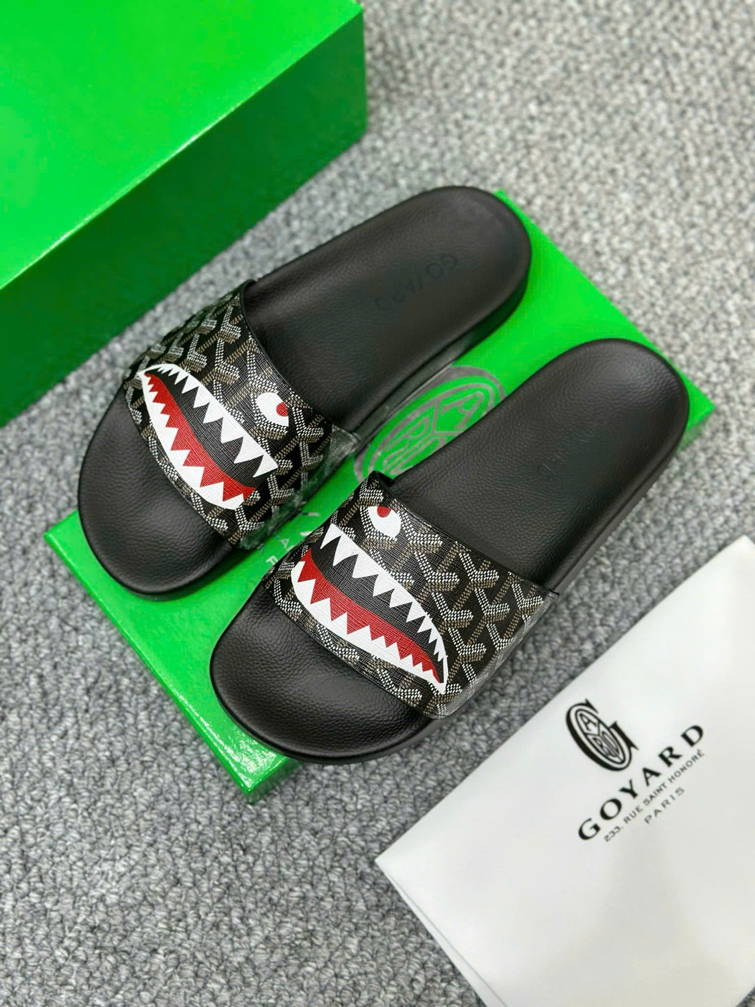 Dép lê quai ngang Goyard Đen họa tiết răng cá mập Like Auth VTN