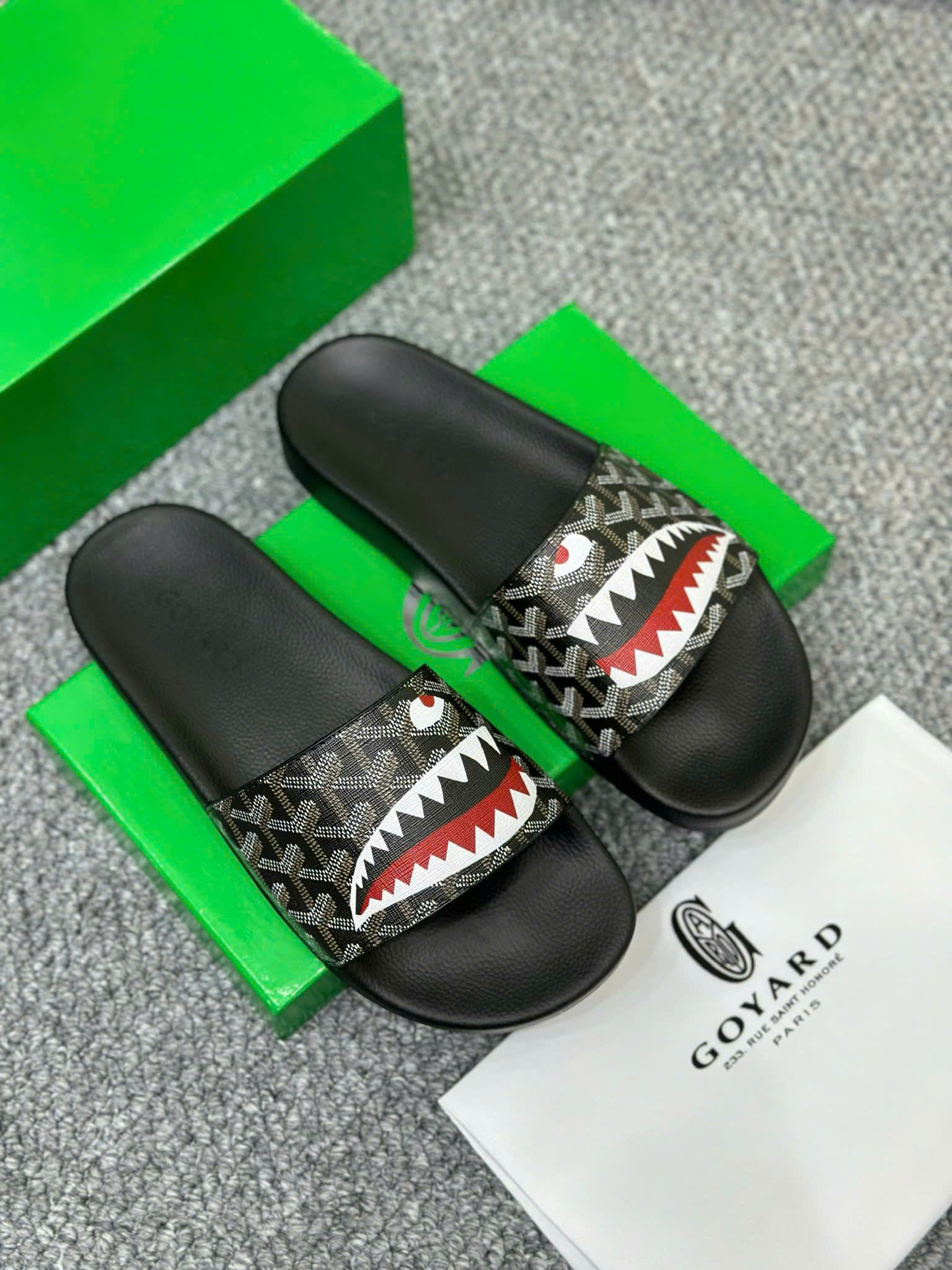 Dép lê quai ngang Goyard Đen họa tiết răng cá mập Like Auth VTN