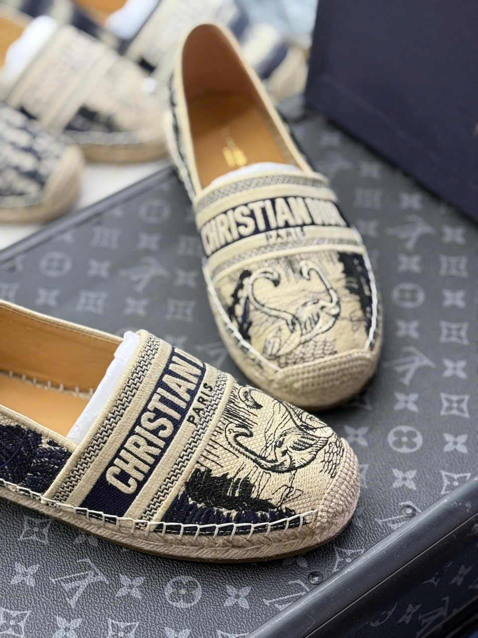 Giày slipon đế cói Dior CD họa tiết thêu Like Auth fullbox MVT