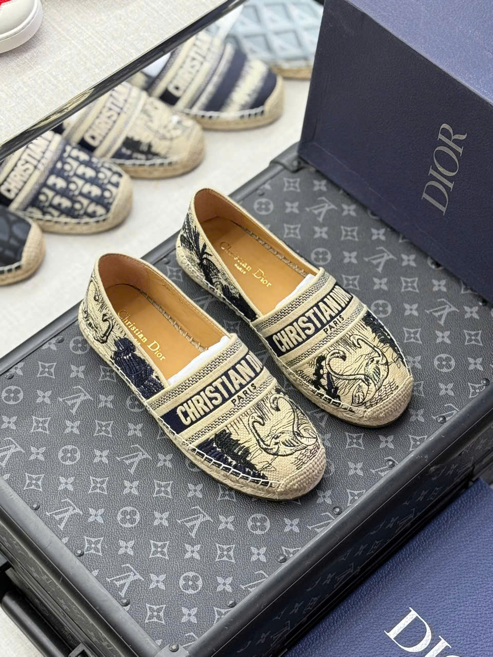 Giày slipon đế cói Dior CD họa tiết thêu Like Auth fullbox MVT