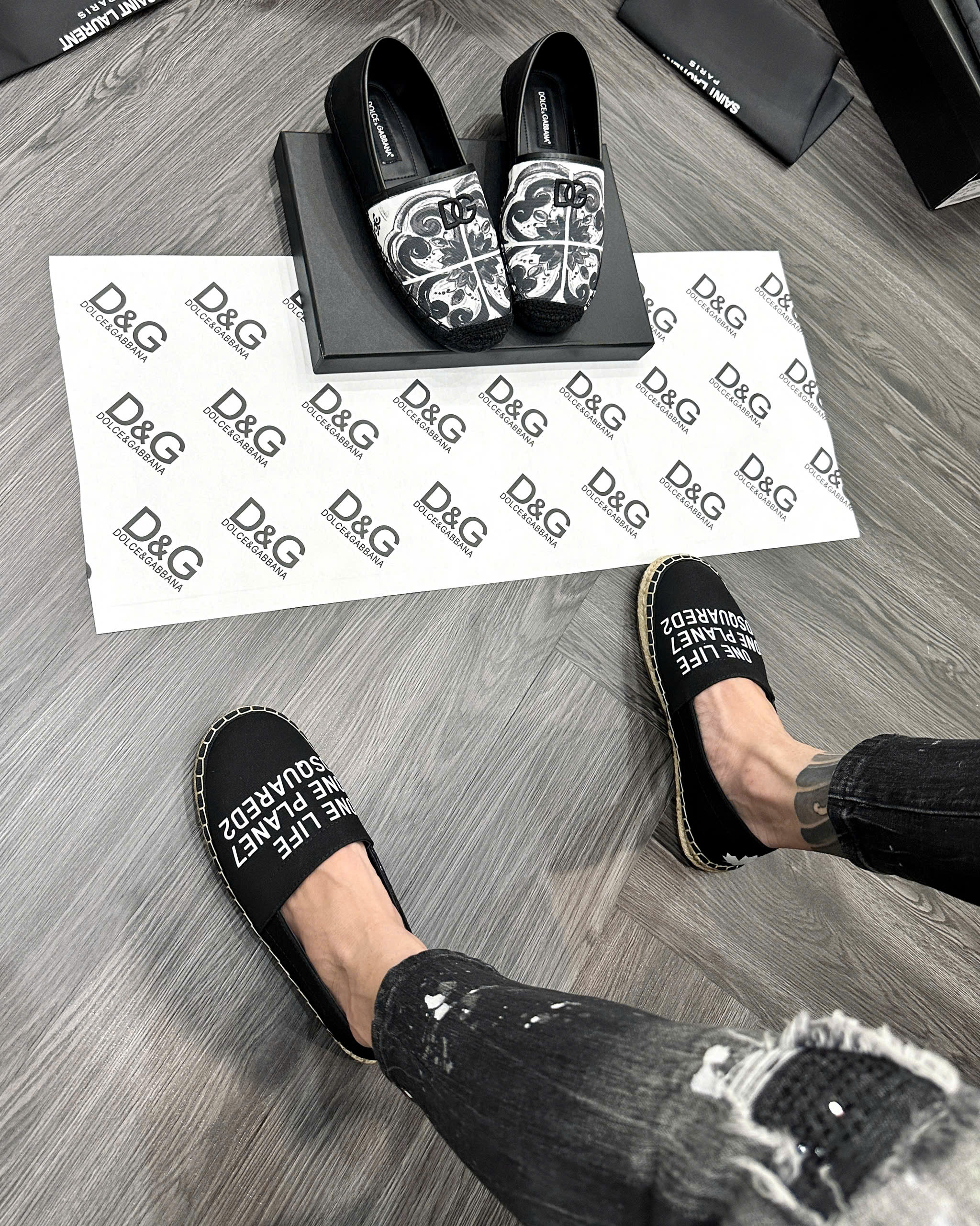 Giày slipon đế cói Dsquared2 DSQ2 Đen họa tiết chữ Trắng Like Auth fullbox MVT