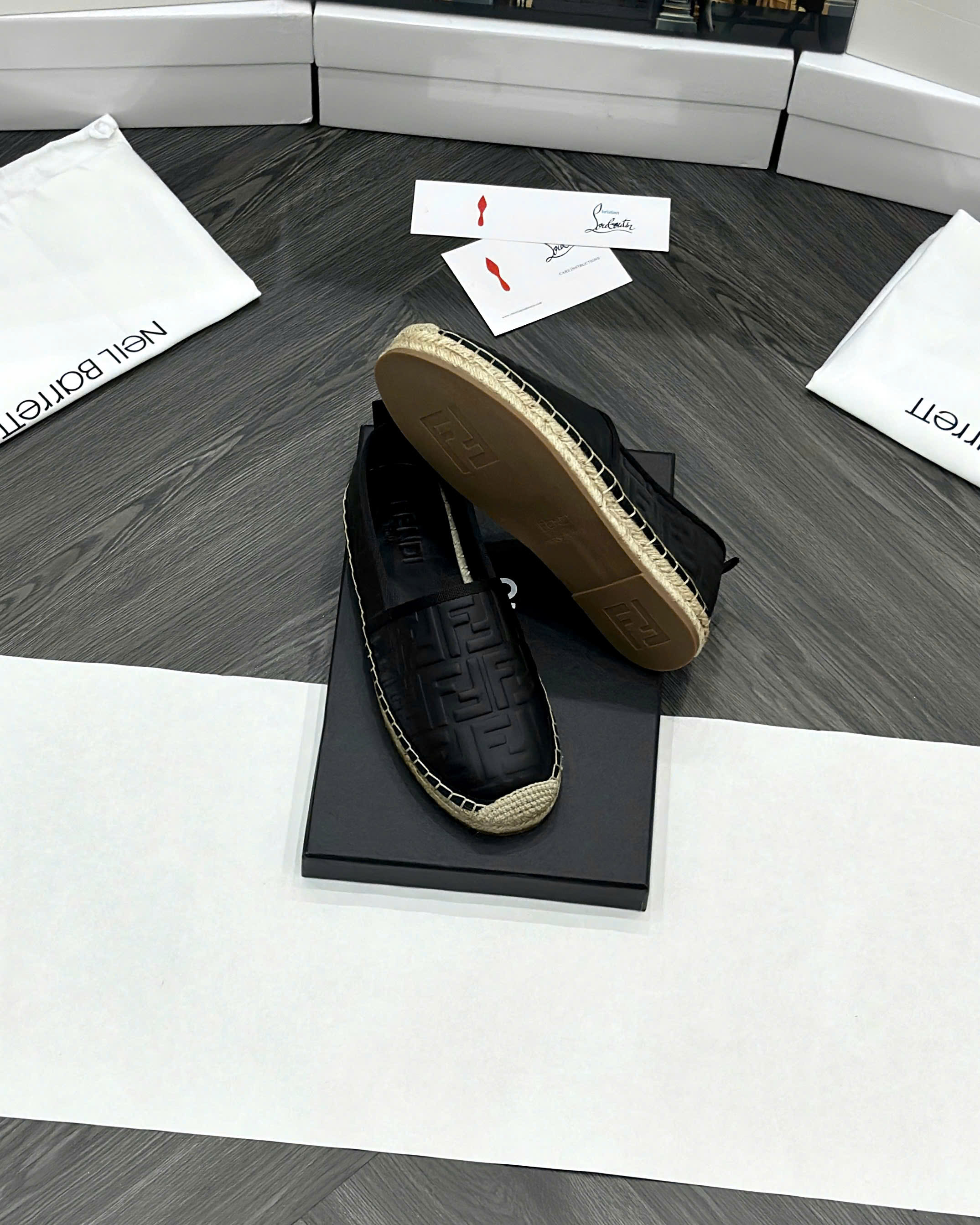 Giày slipon đế cói Fendi FF Đen họa tiết logo chữ dập nổi Like Auth fullbox MVT